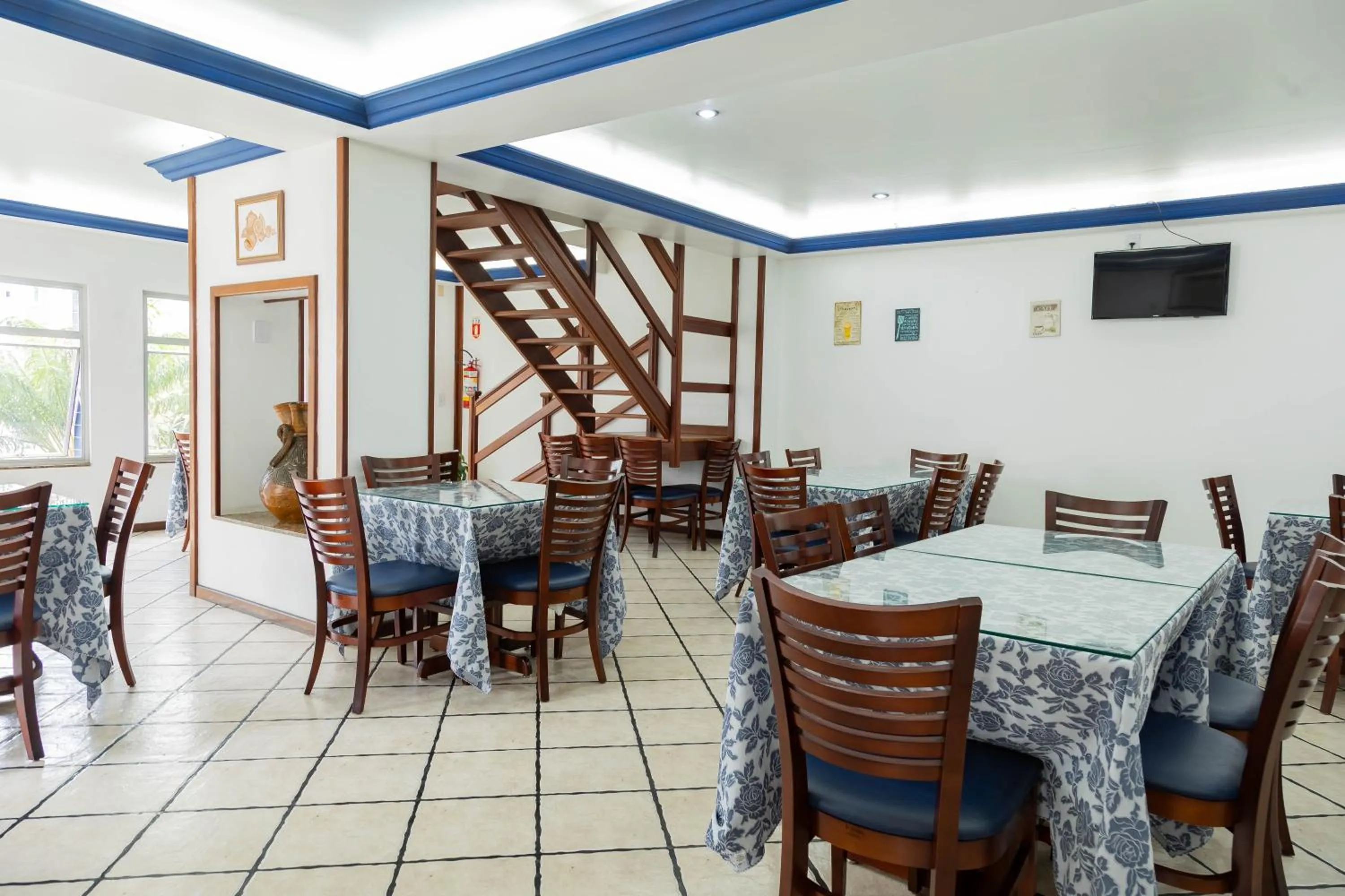 Restaurant/places to eat in Shalako Hotel