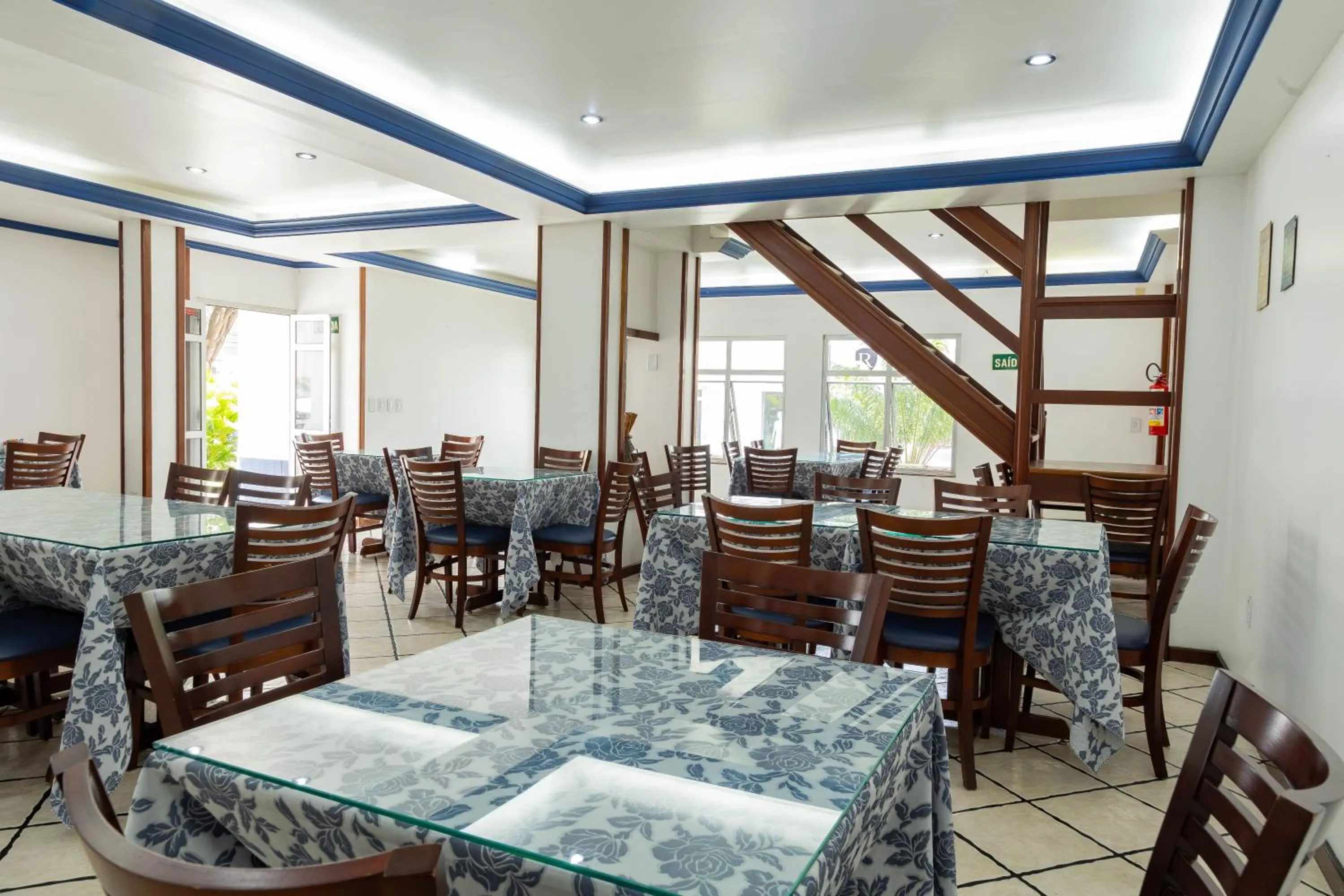 Restaurant/places to eat in Shalako Hotel