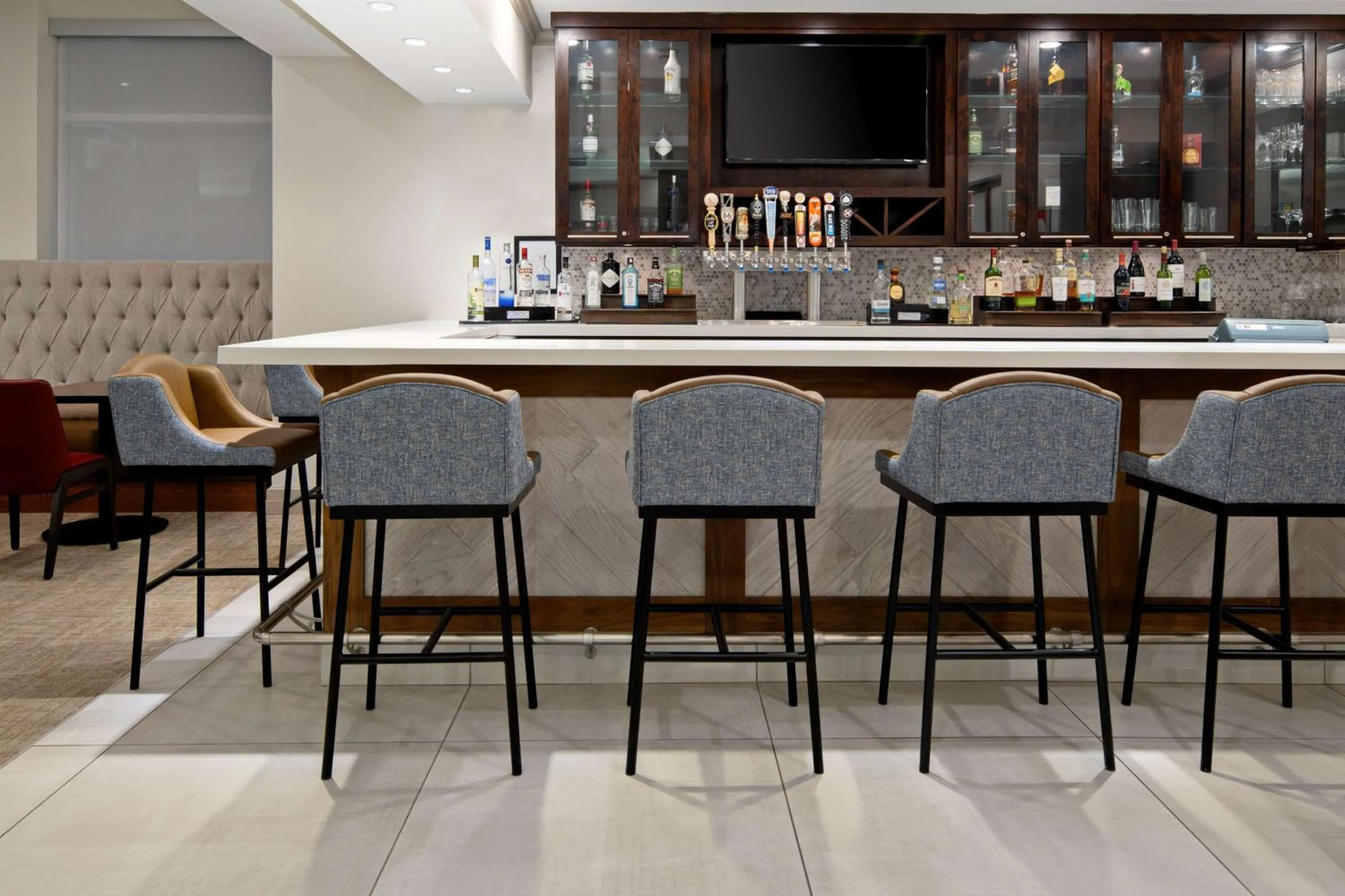 Lounge or bar in Hilton Garden Inn Albuquerque Airport