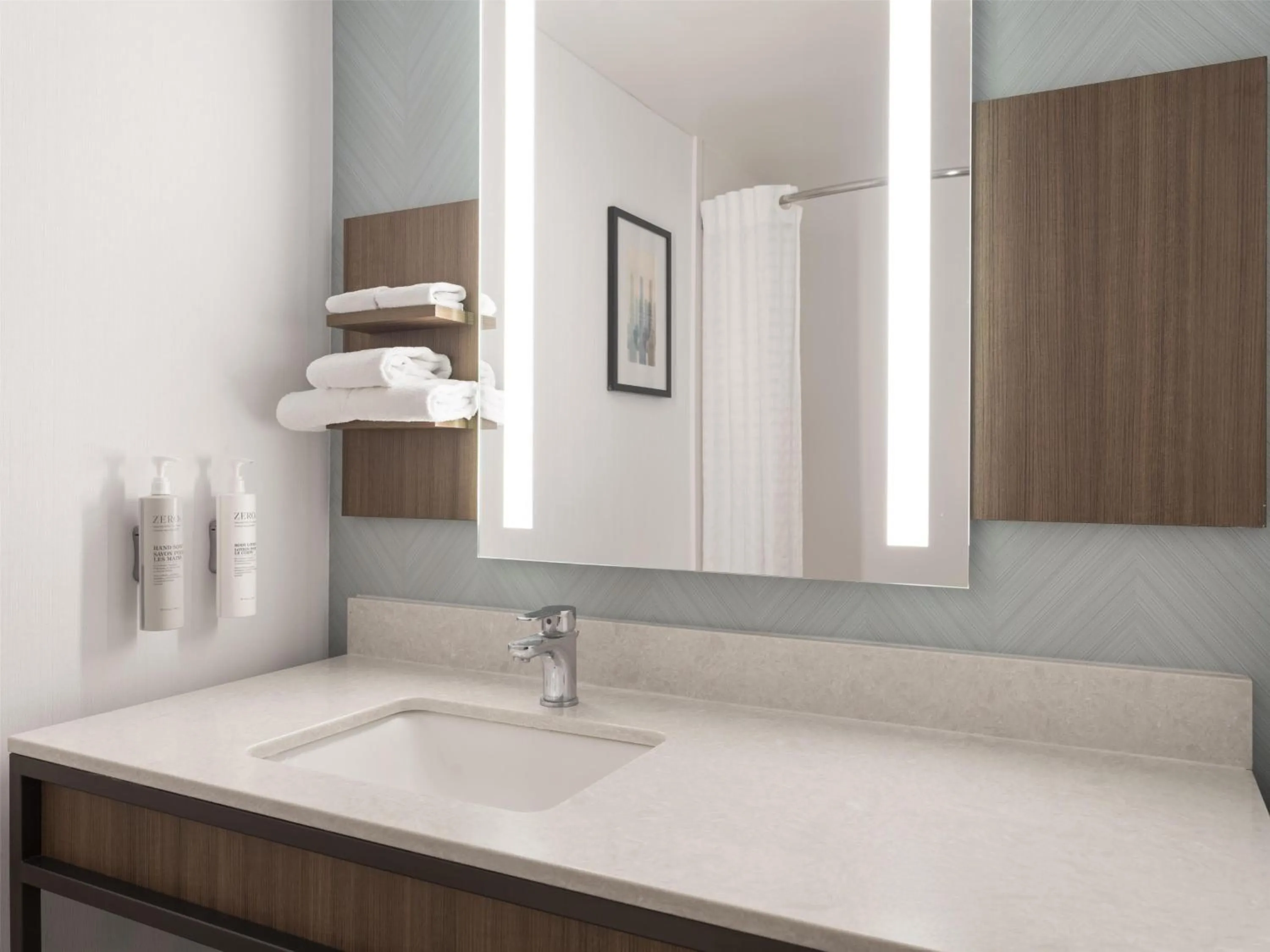 Bathroom in Hilton Garden Inn Albuquerque Airport