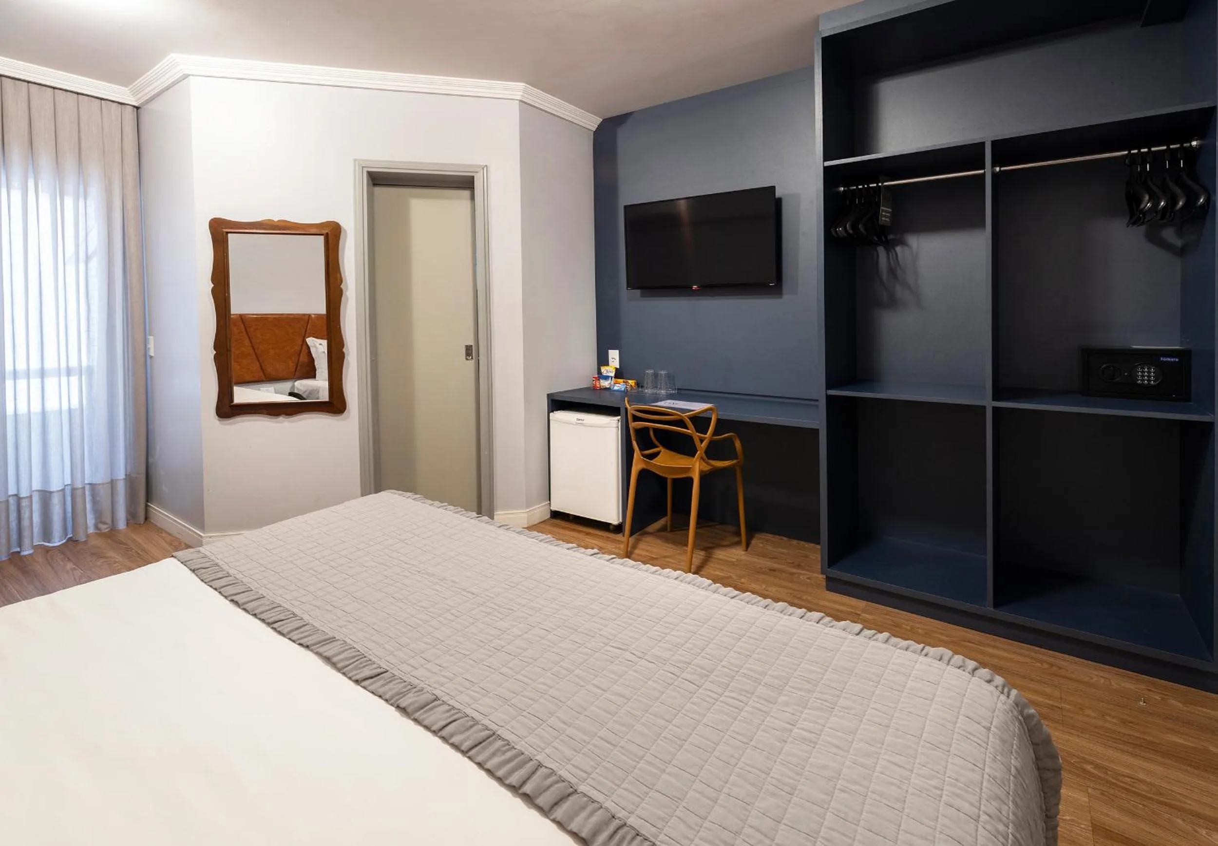 Photo of the whole room, Bed in HM Hotel