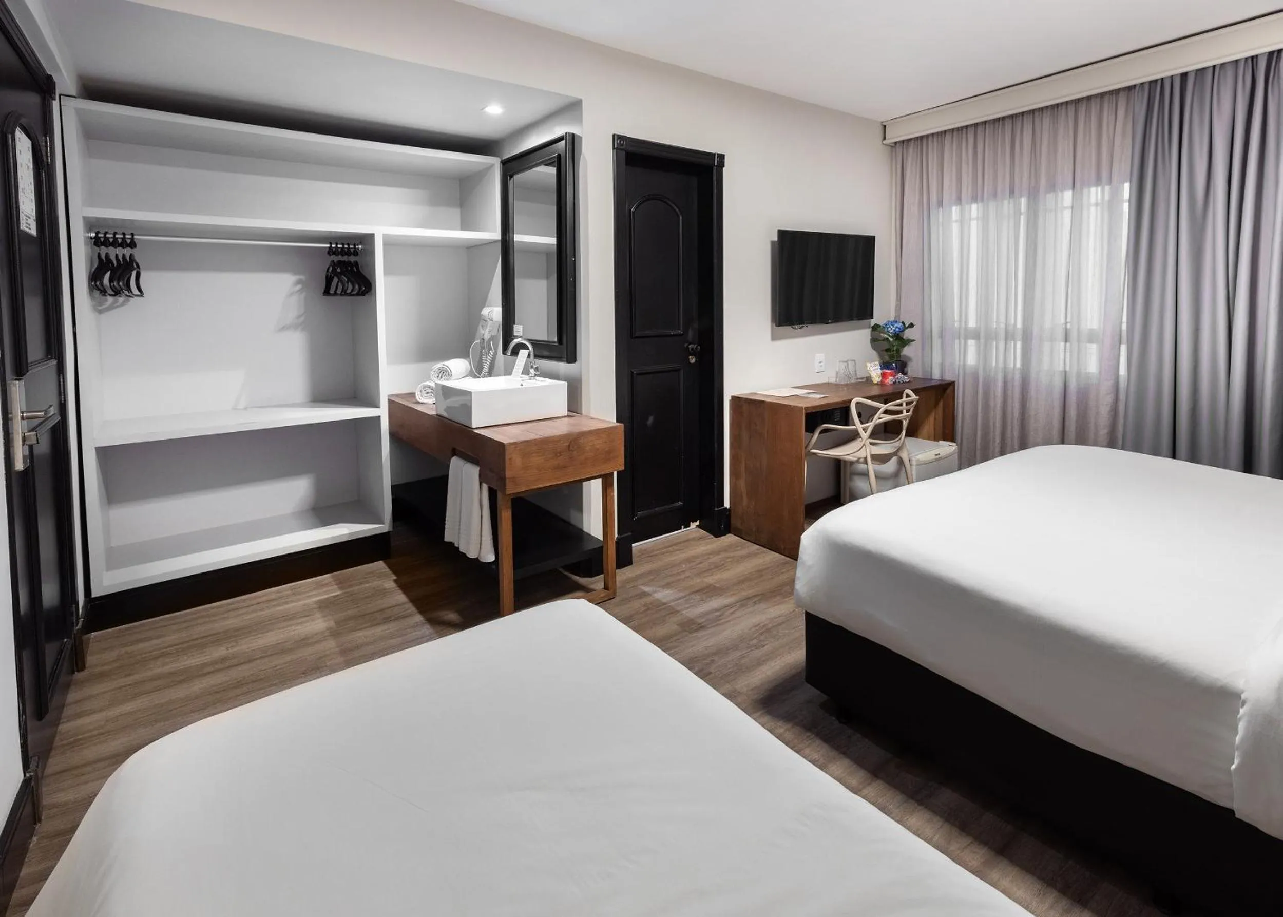 Photo of the whole room, Bed in HM Hotel