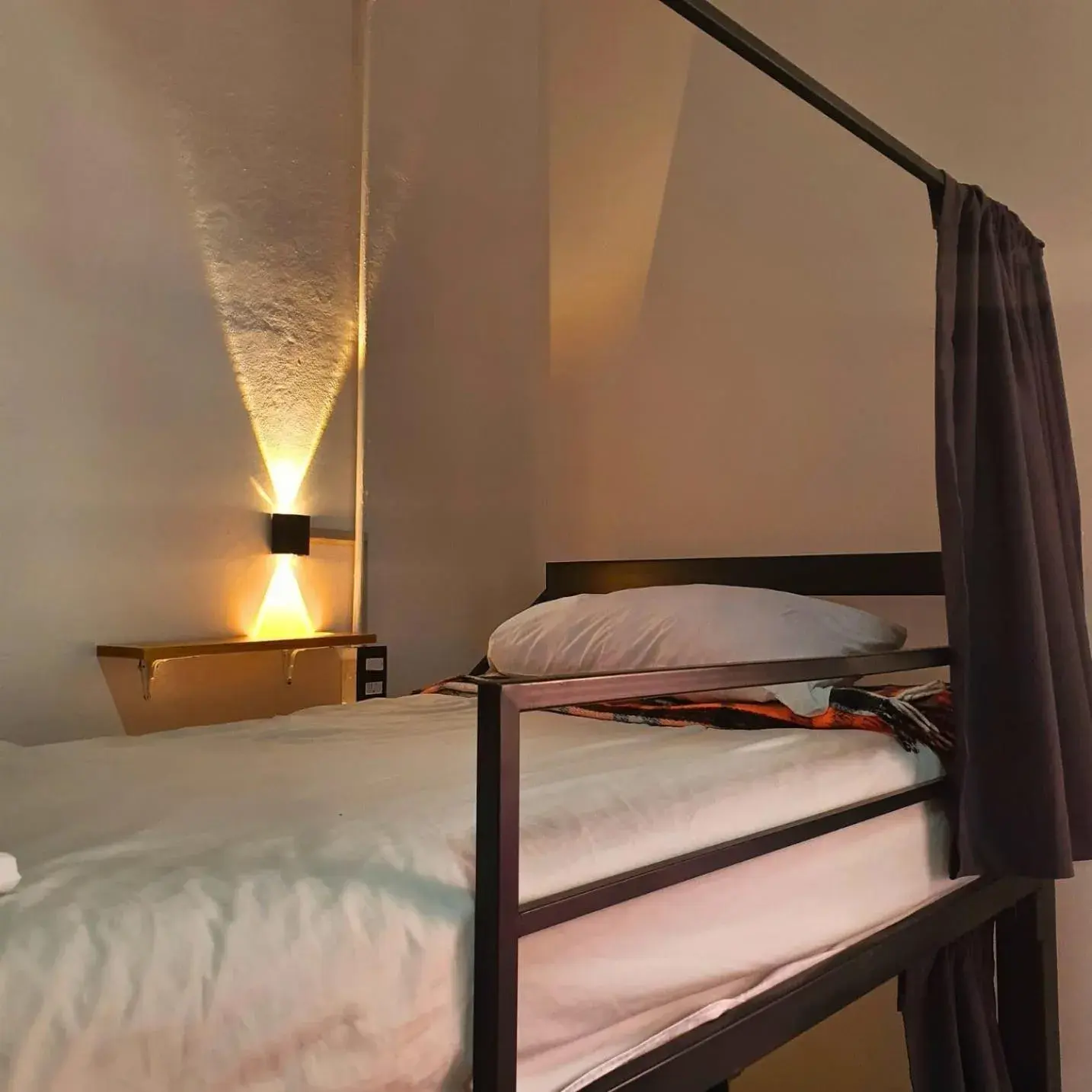 Bed in 8-Bed Mixed Dormitory Room in Sukha Hostel San Luis Bed in 8-Bed Mixed Dormitory Room in Sukha Hostel San Luis