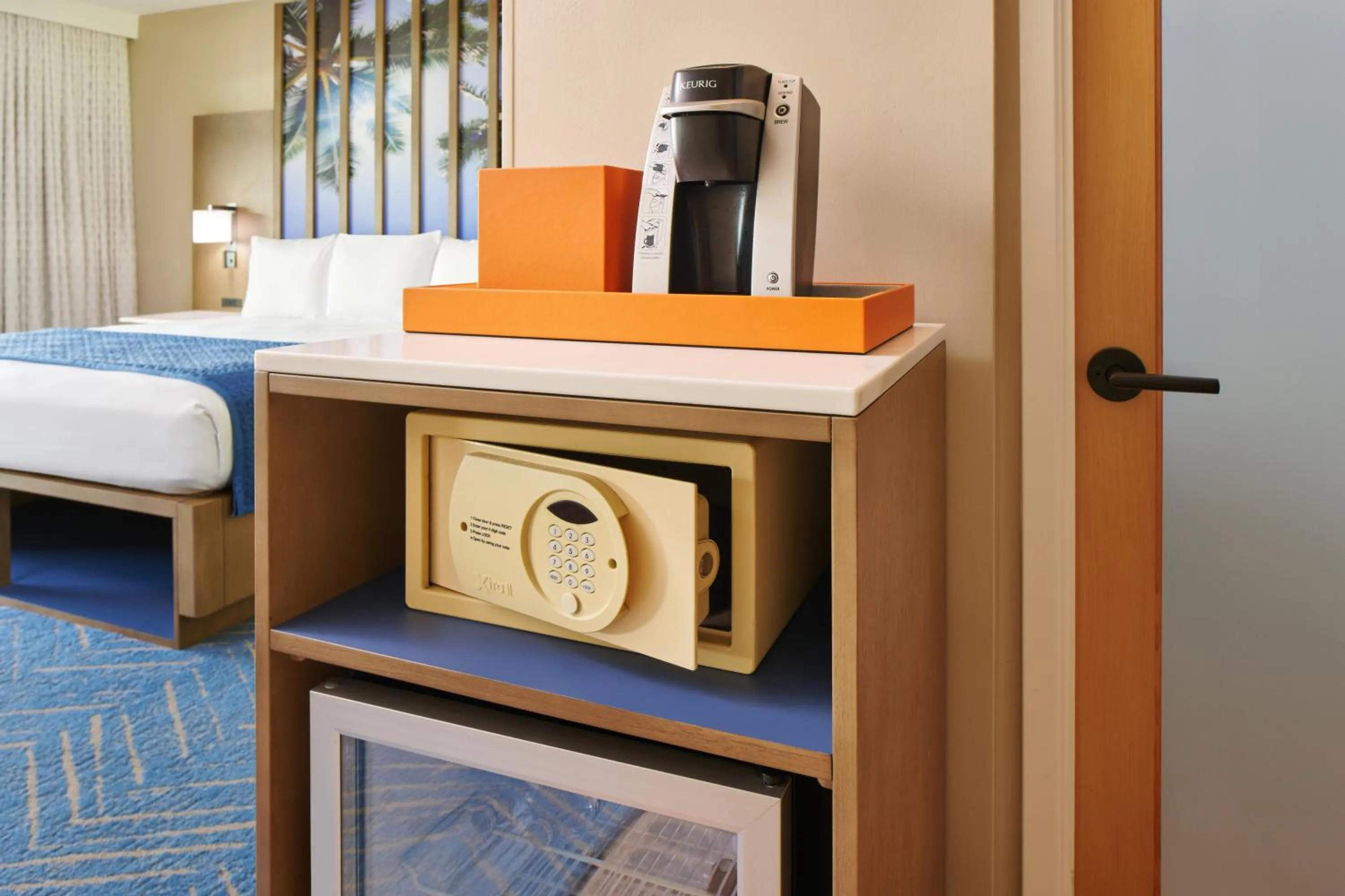 Bedroom, Bed in Kauai Shores Hotel