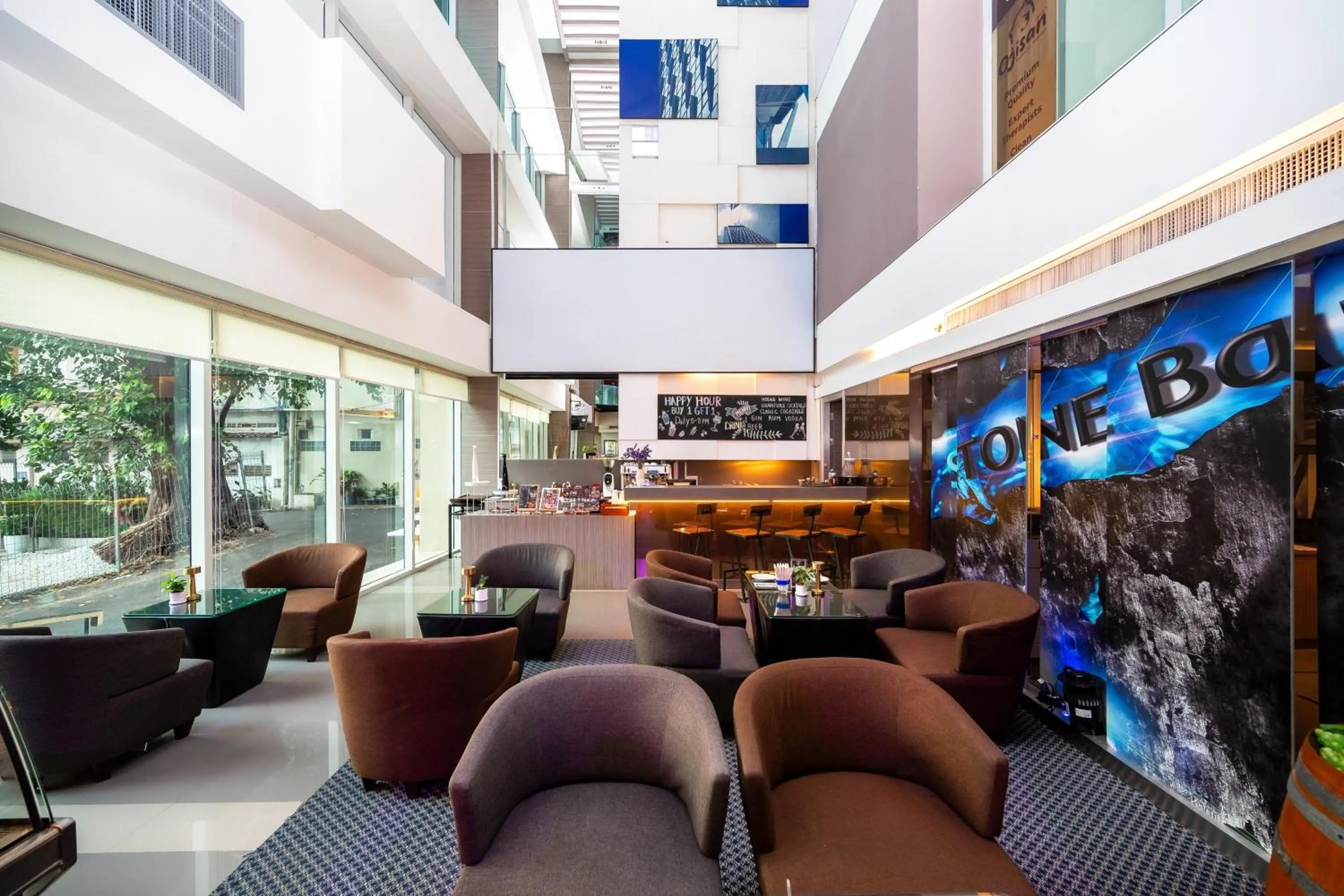 Restaurant/places to eat in Hilton Garden Inn Bangkok Silom