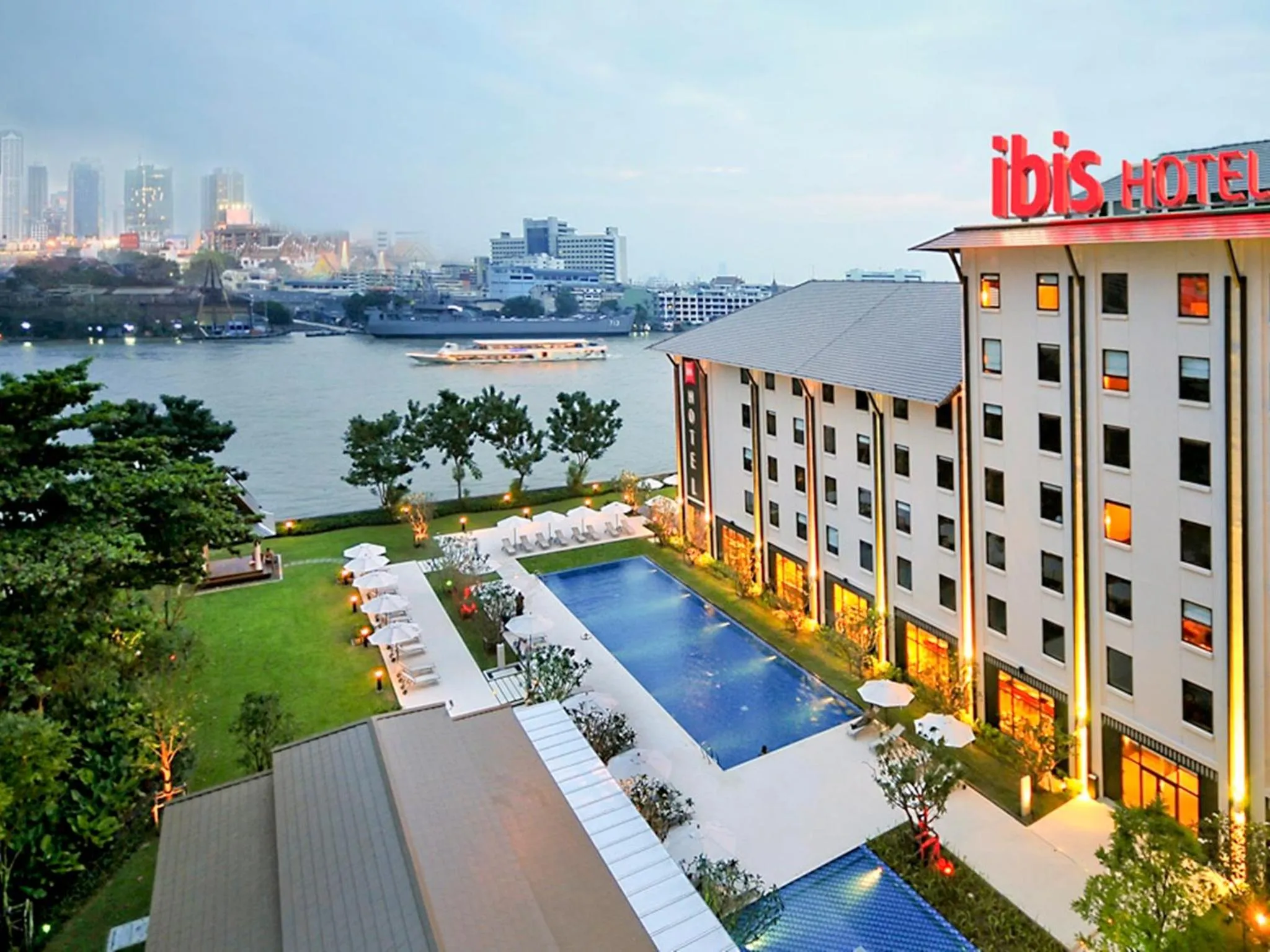 Property building in Ibis Bangkok Riverside