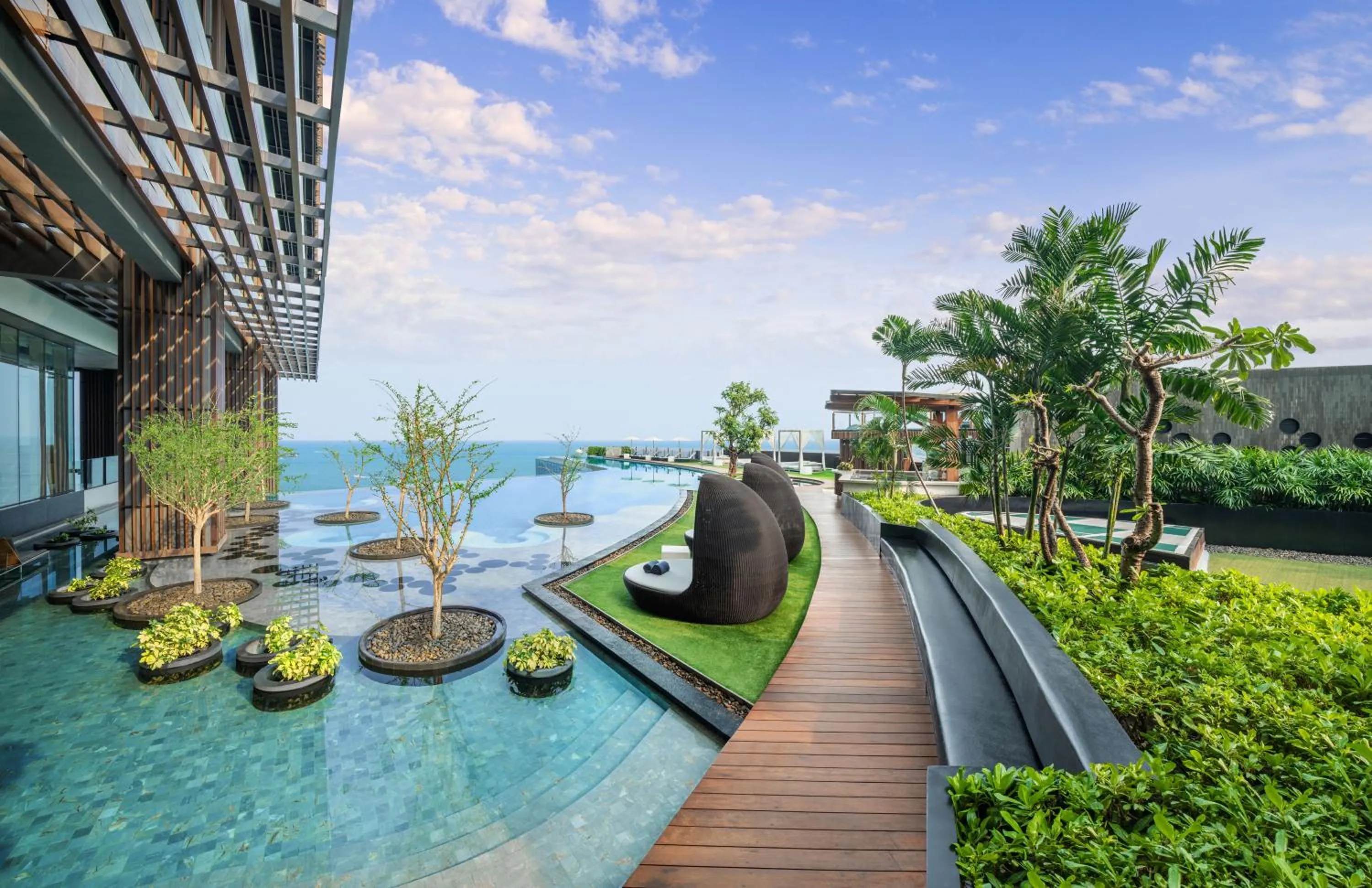 Swimming pool in Hilton Pattaya