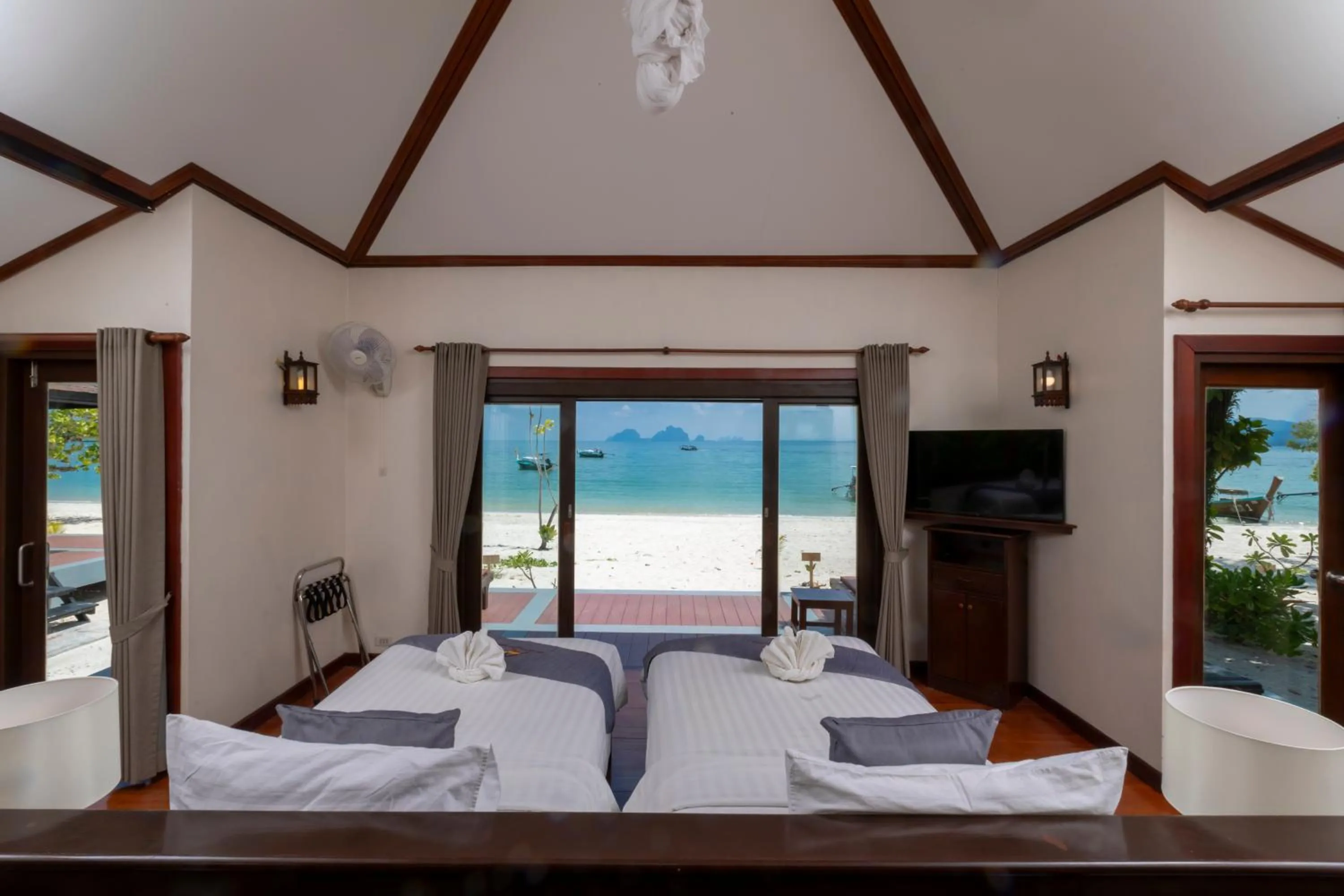 Bed in Koh Mook Sivalai Beach Resort