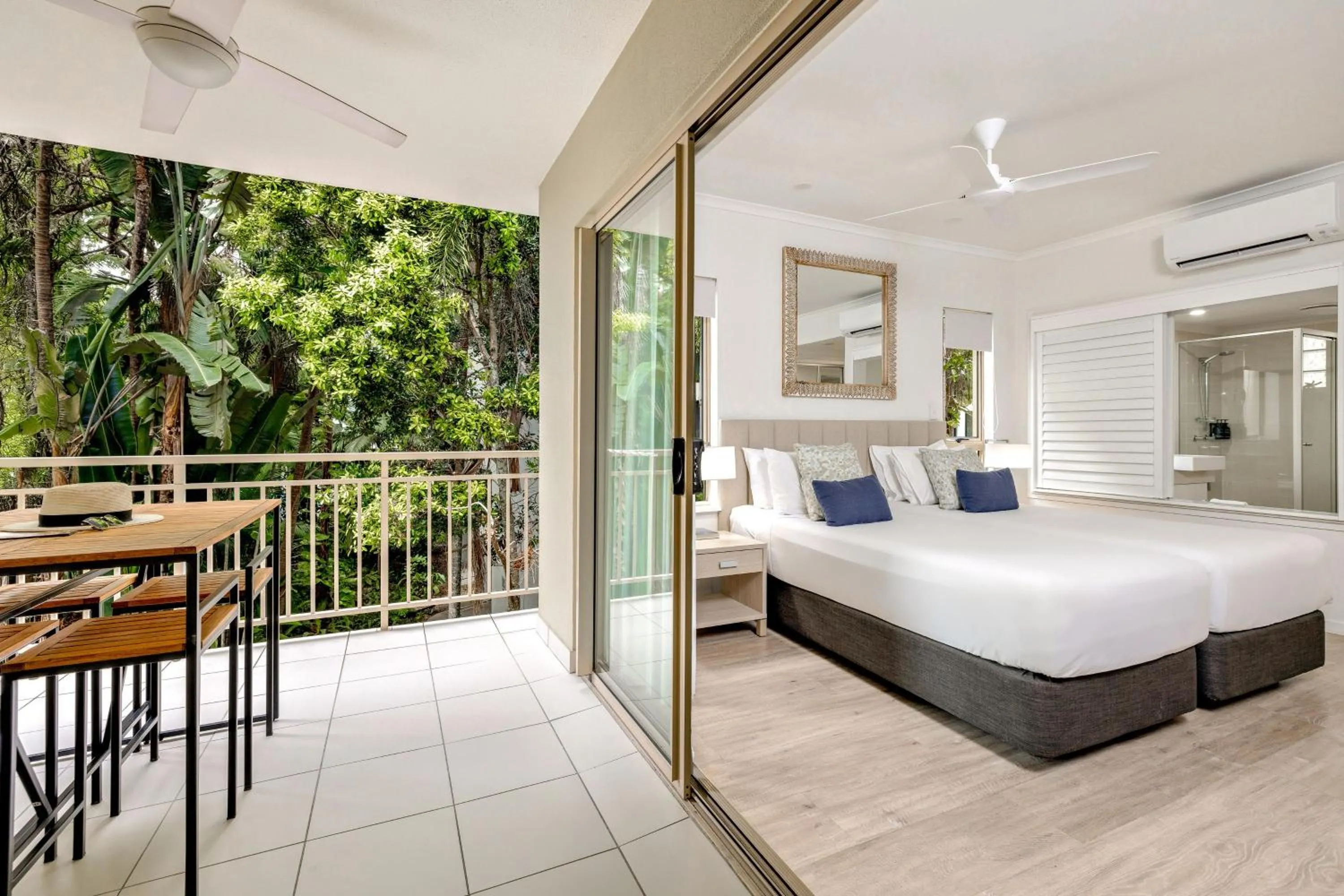 Bedroom, Bed in Mantra Amphora