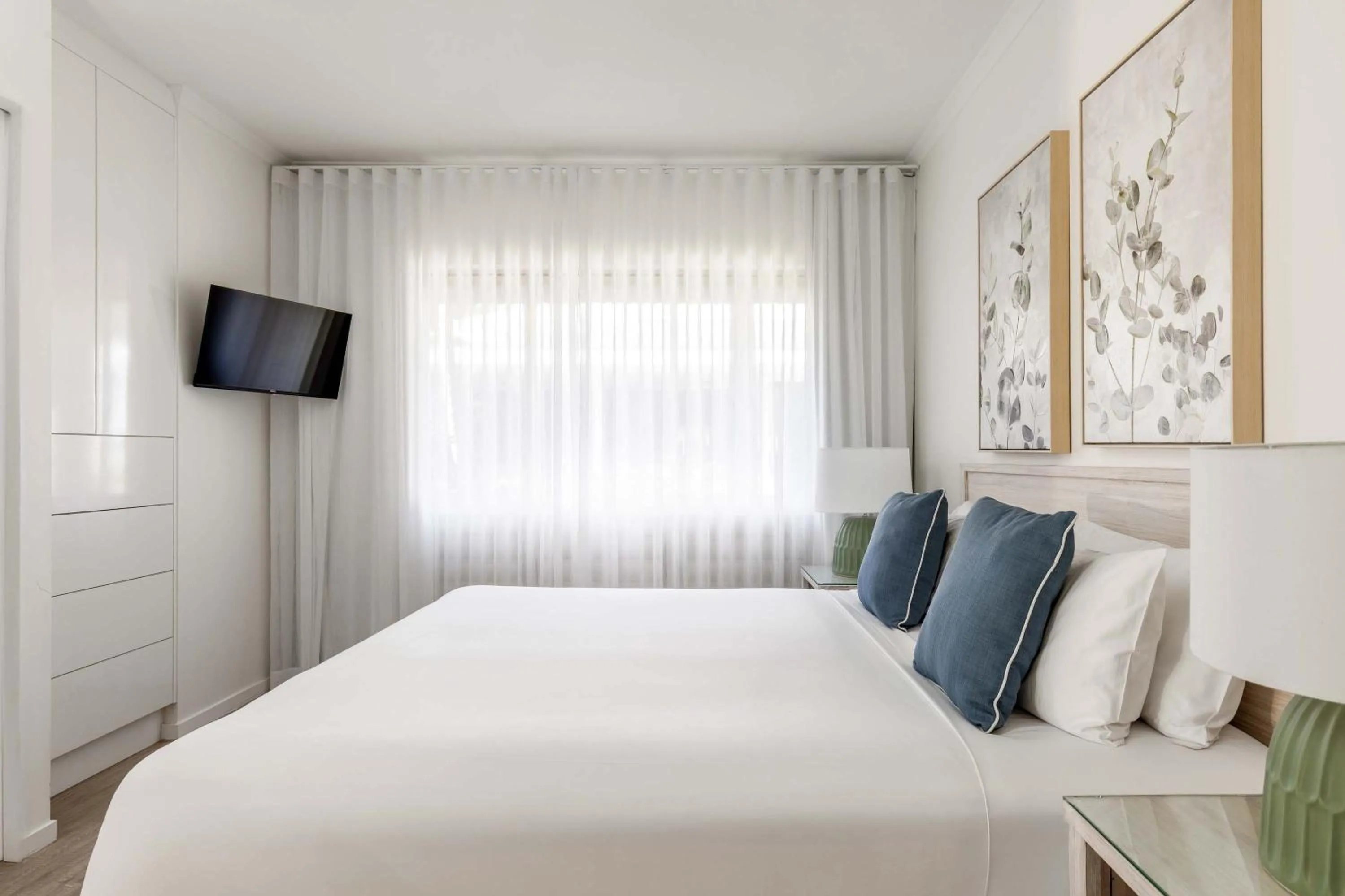 Bedroom, Bed in Mantra Amphora