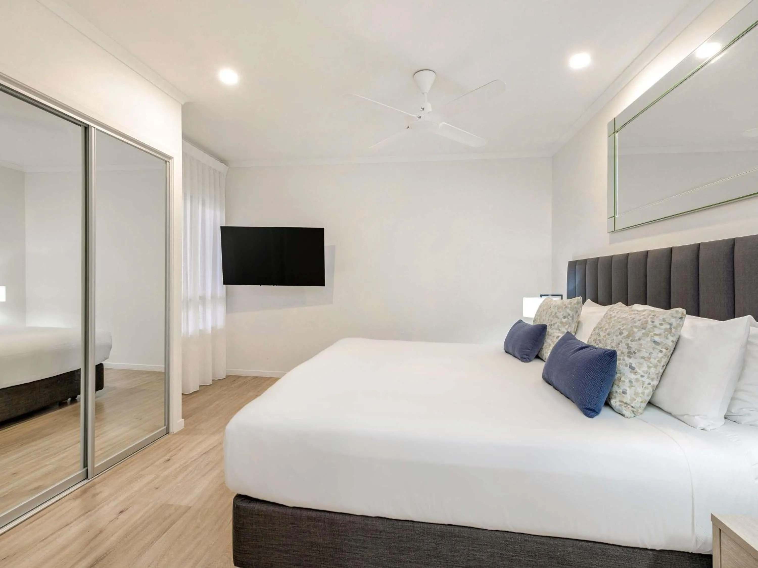 Bedroom, Bed in Mantra Amphora