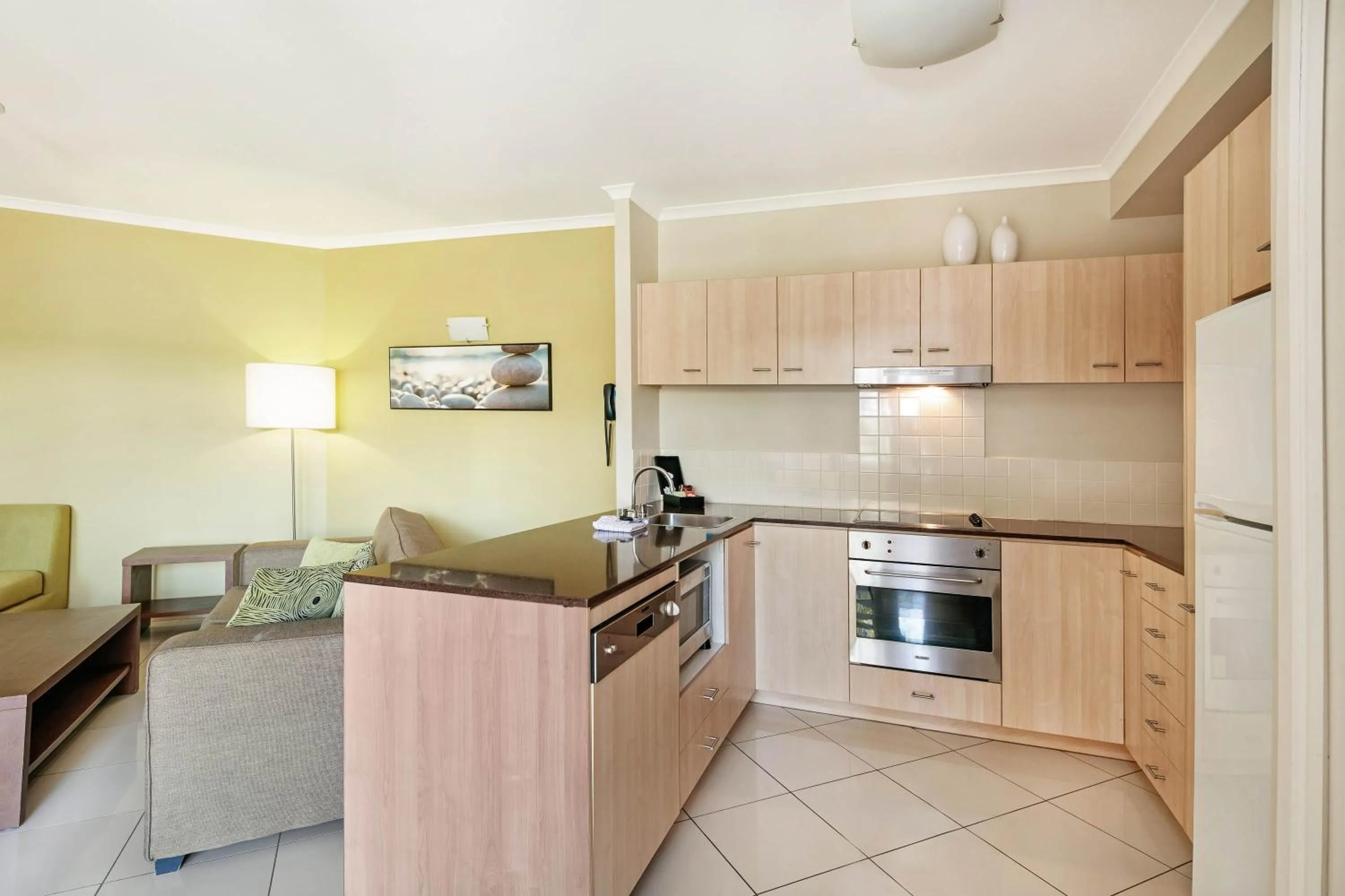 Kitchen or kitchenette in Mantra Amphora