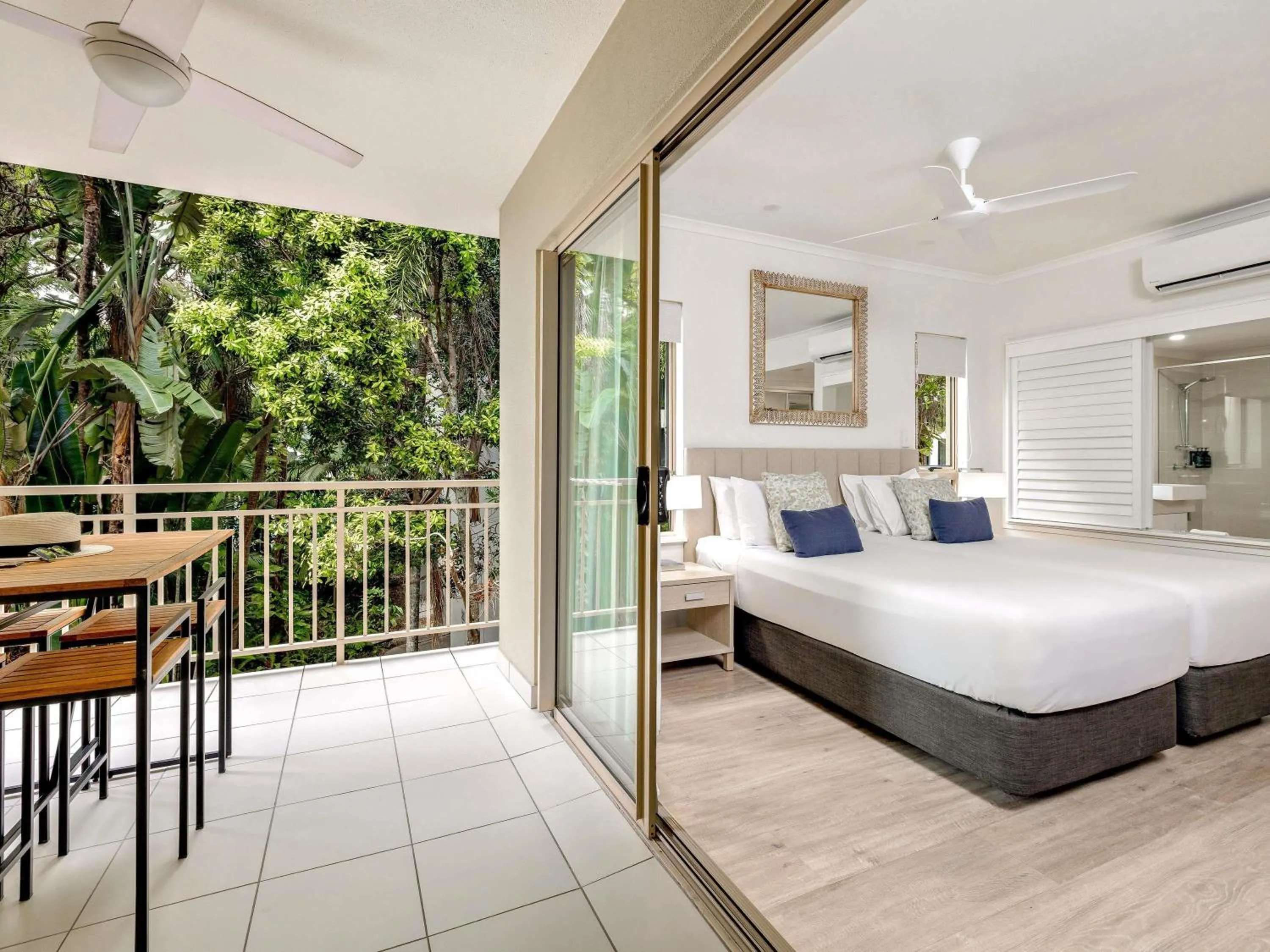 Bedroom, Bed in Mantra Amphora