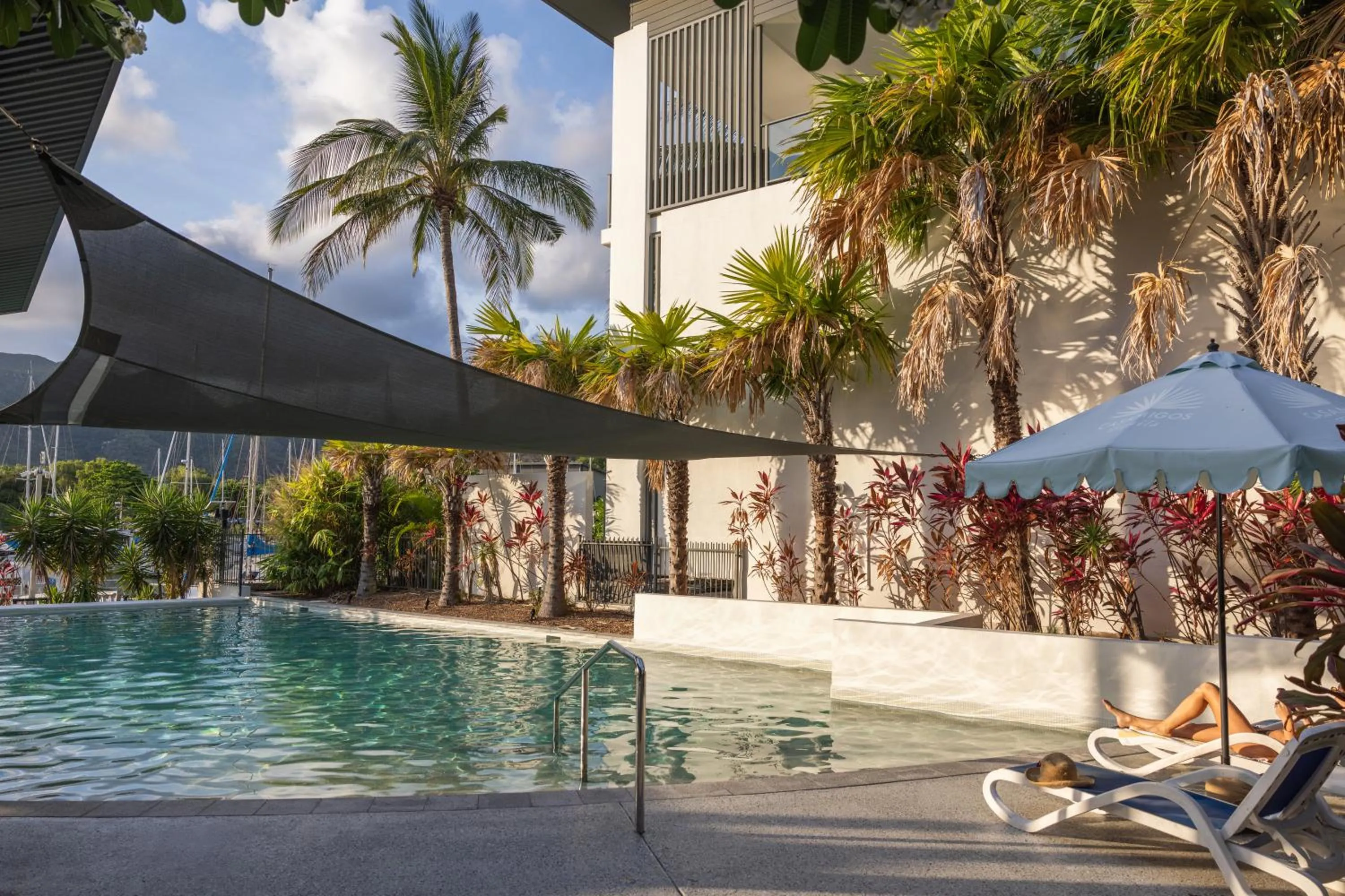 Swimming pool in Peppers Blue on Blue