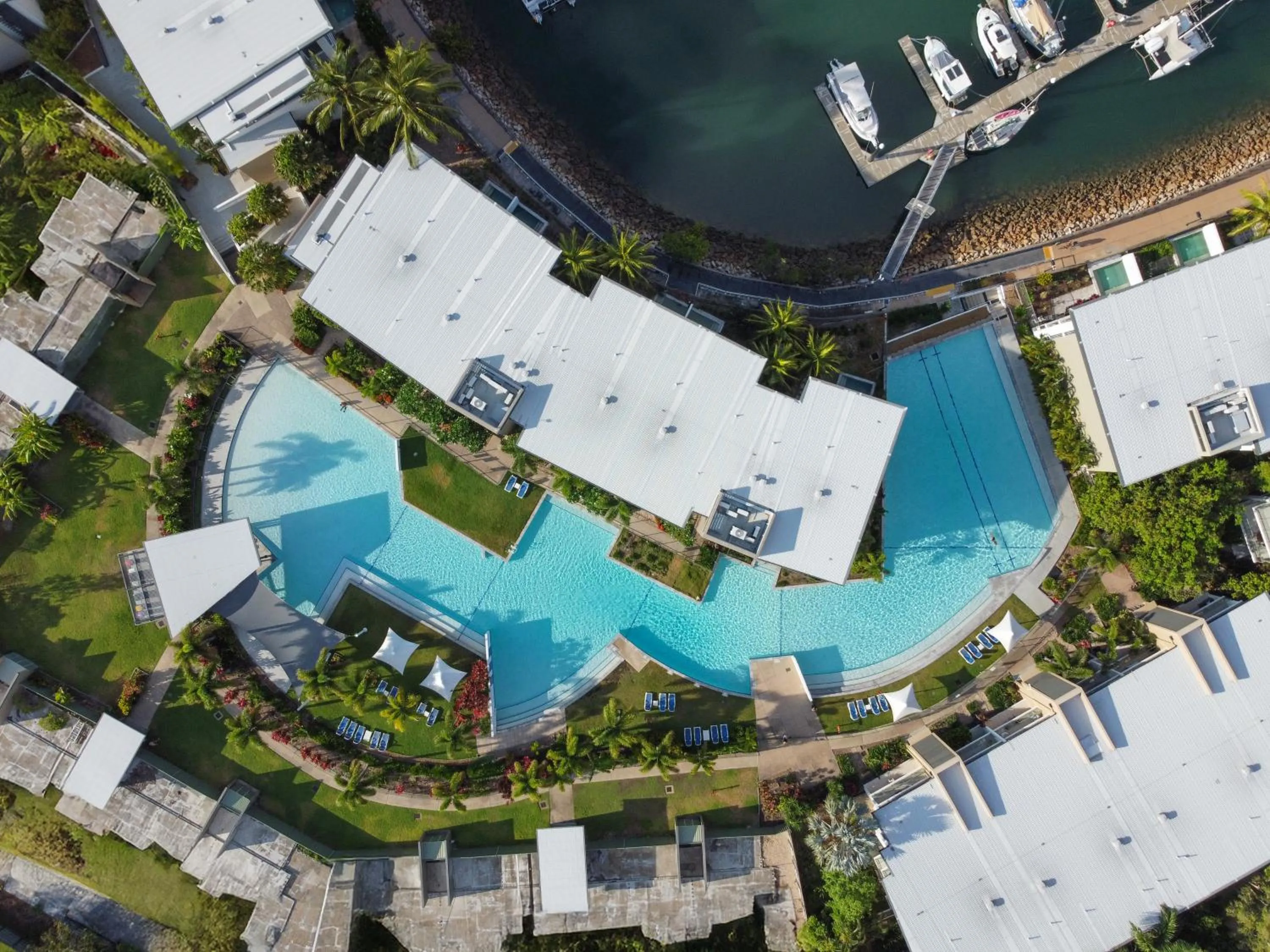 Swimming pool in Peppers Blue on Blue