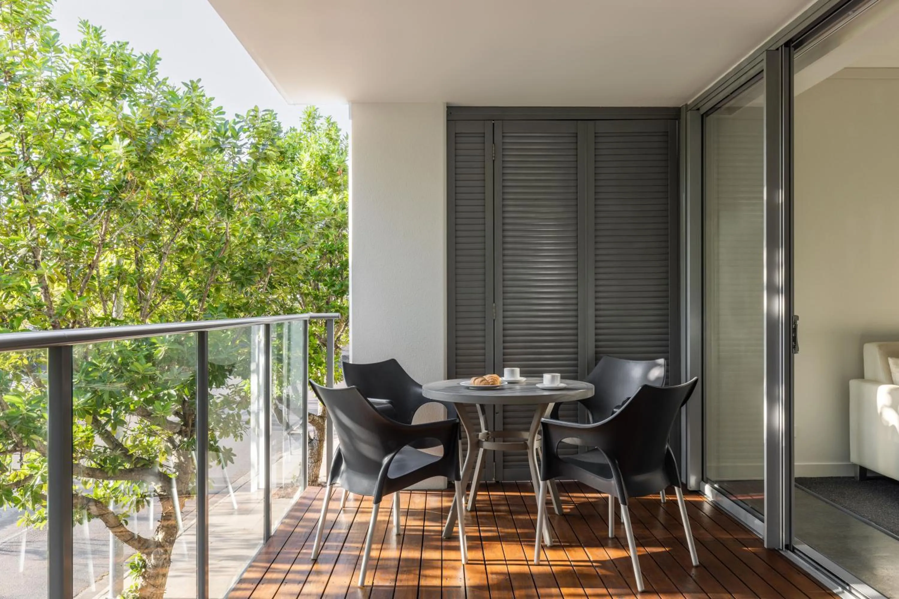 Balcony/Terrace in Peppers Blue on Blue