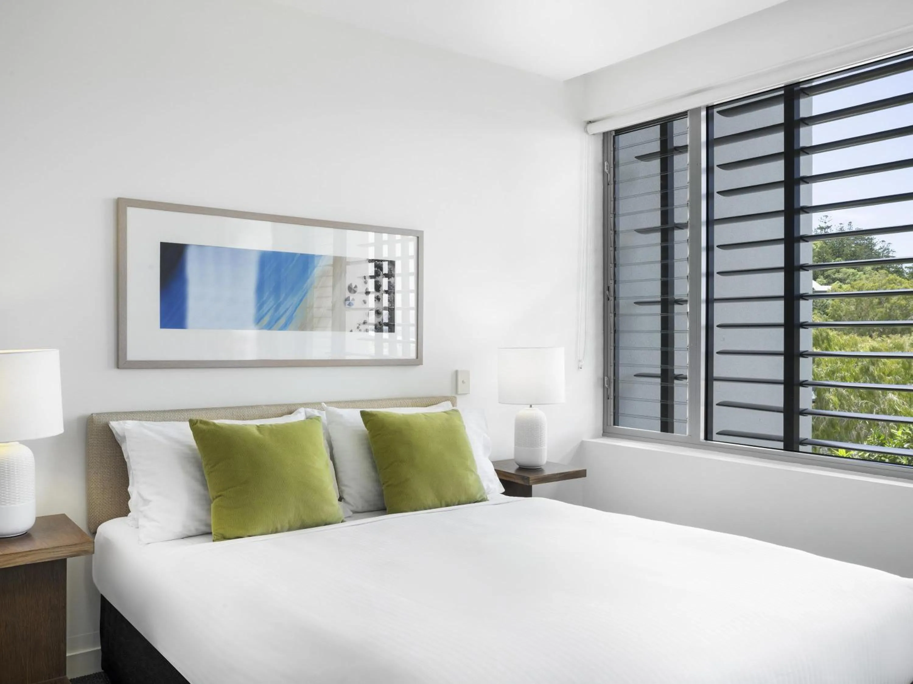 Bedroom, Bed in Peppers Blue on Blue