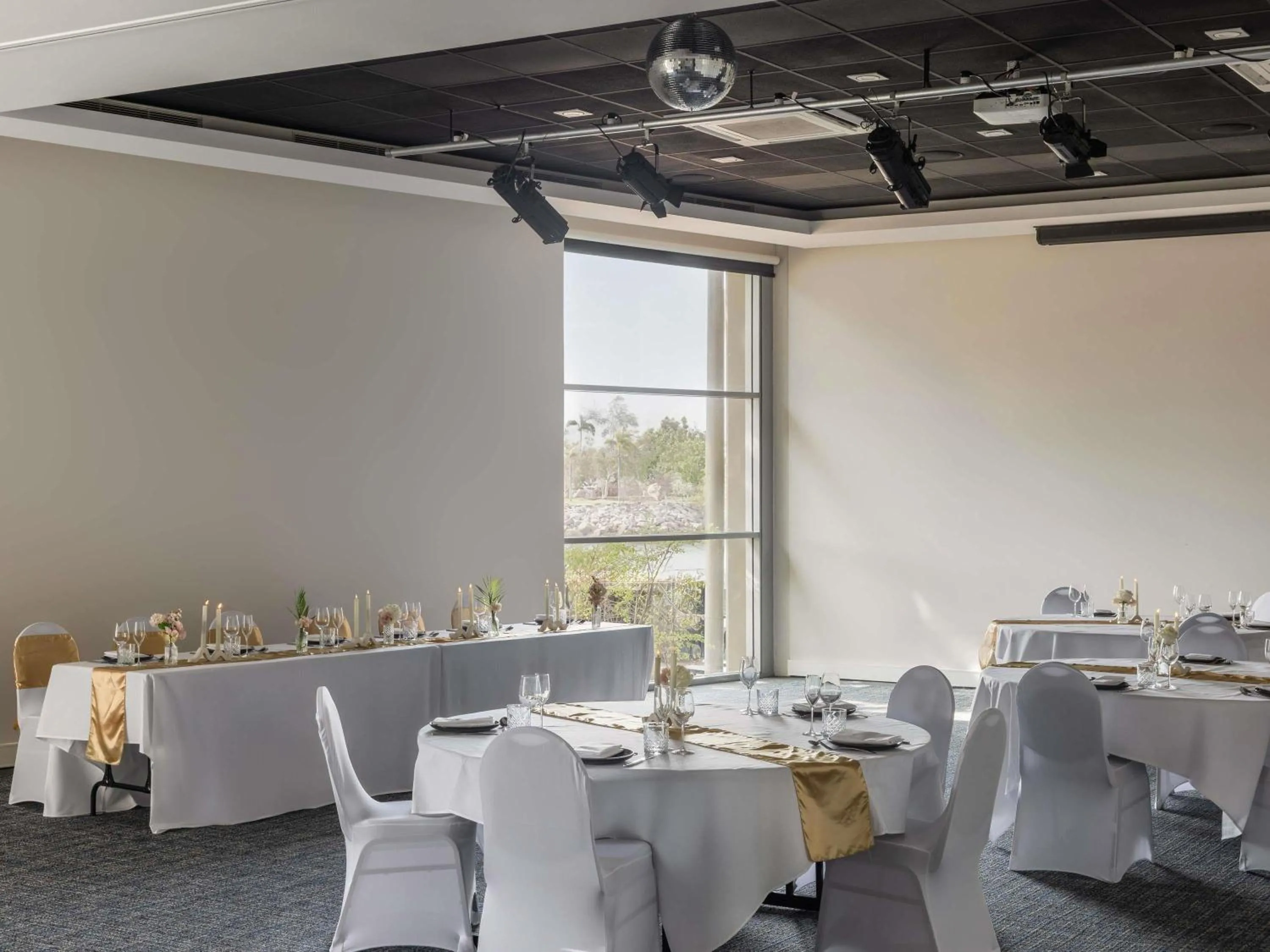 Meeting/conference room in Peppers Blue on Blue