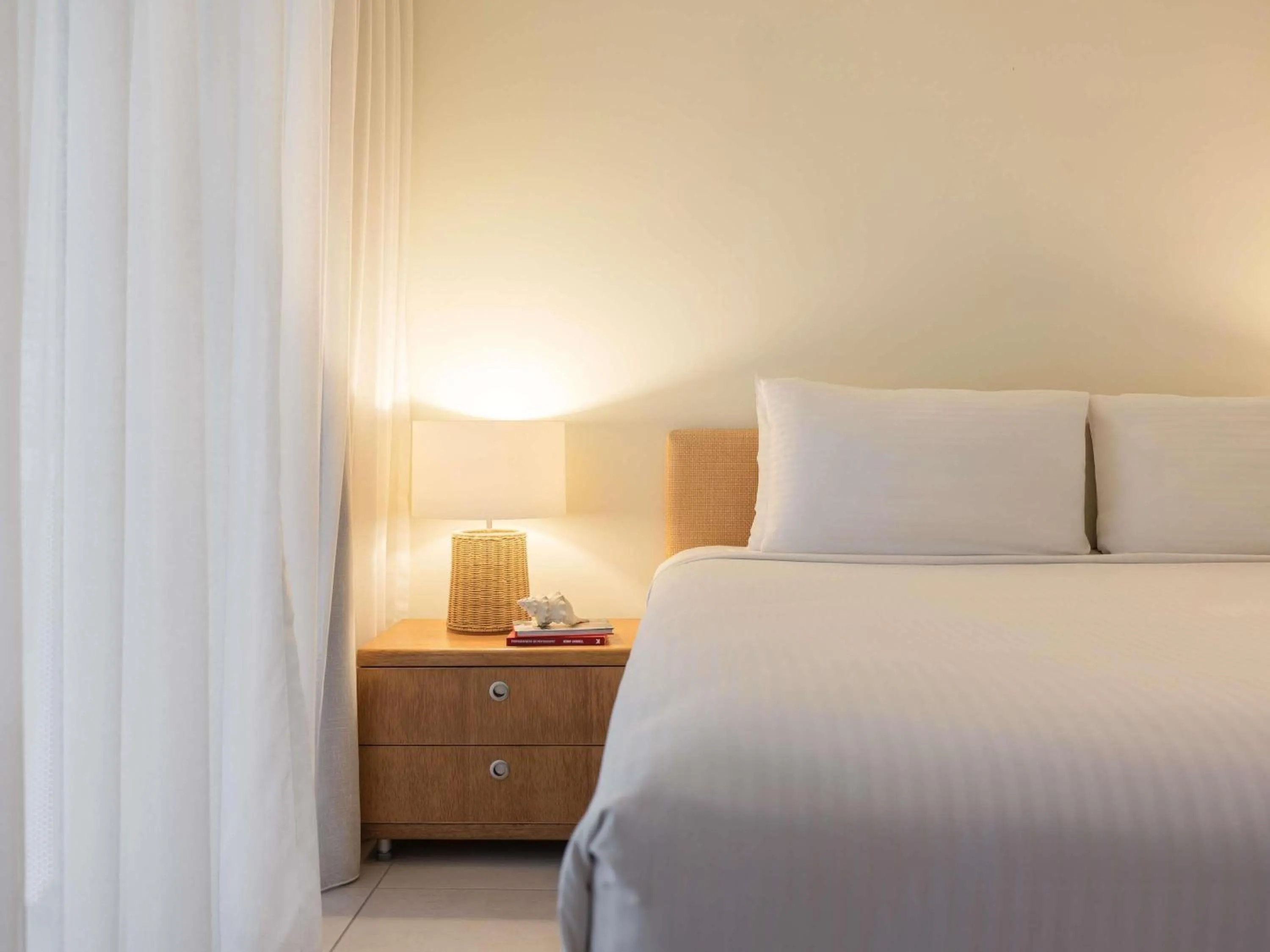 Bedroom, Bed in Peppers Blue on Blue