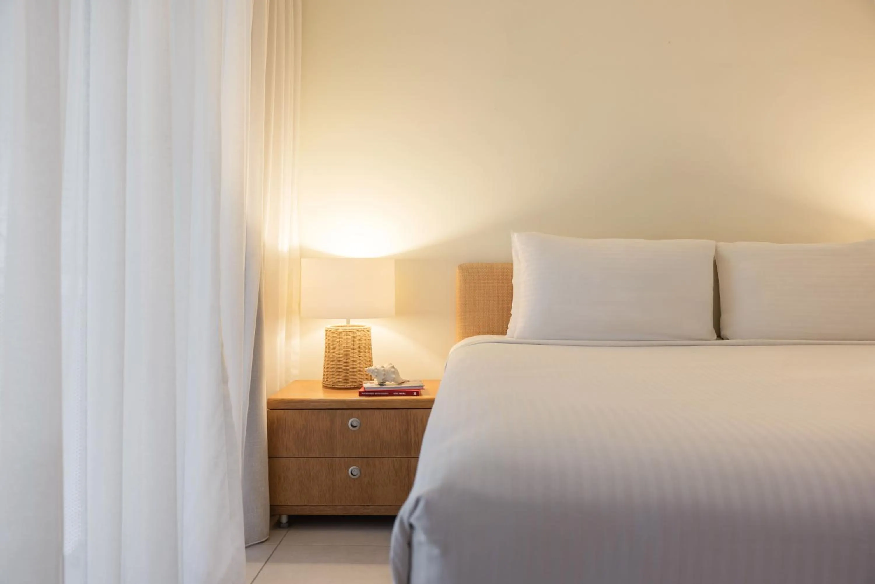 Bedroom, Bed in Peppers Blue on Blue