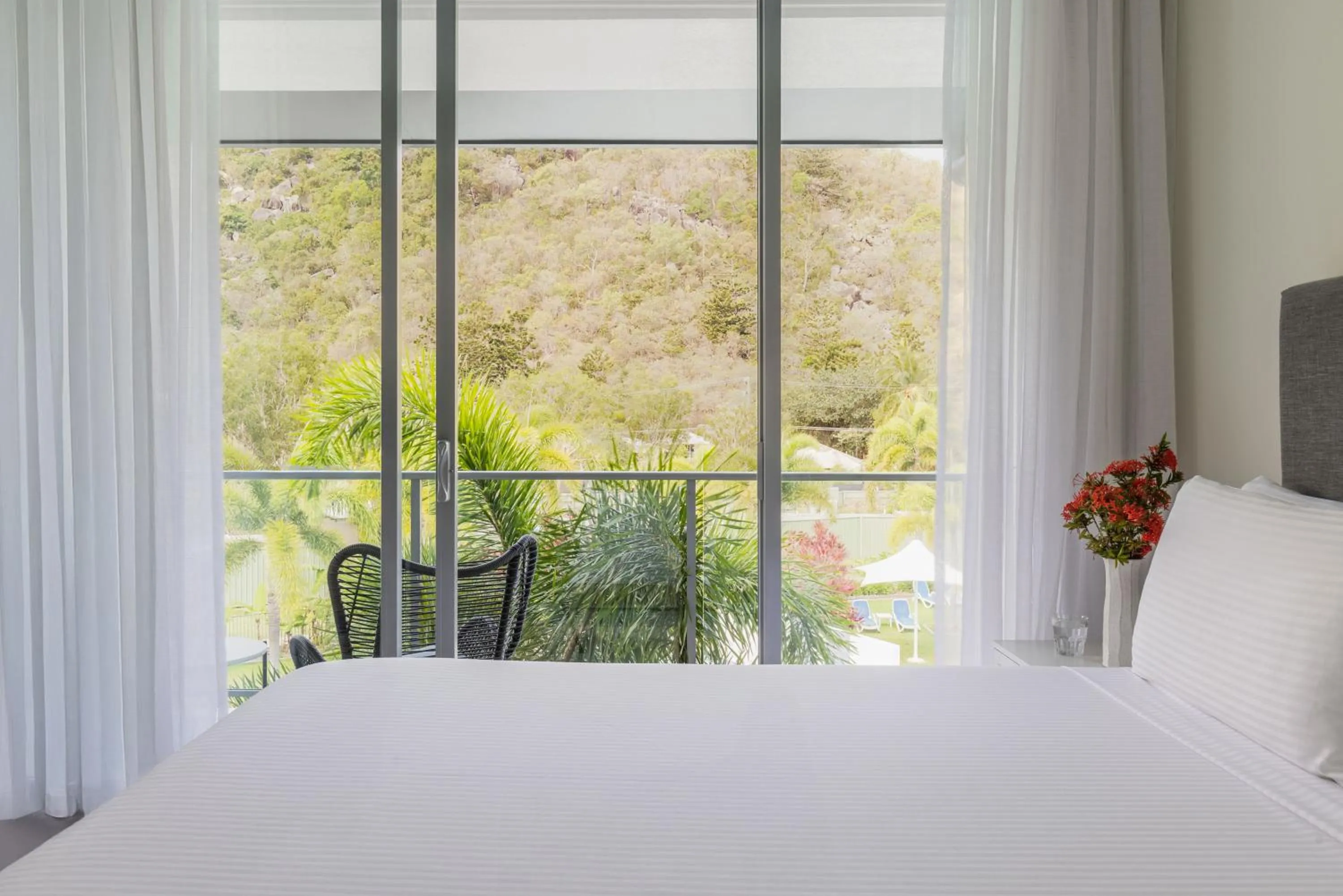 Bedroom, Bed in Peppers Blue on Blue