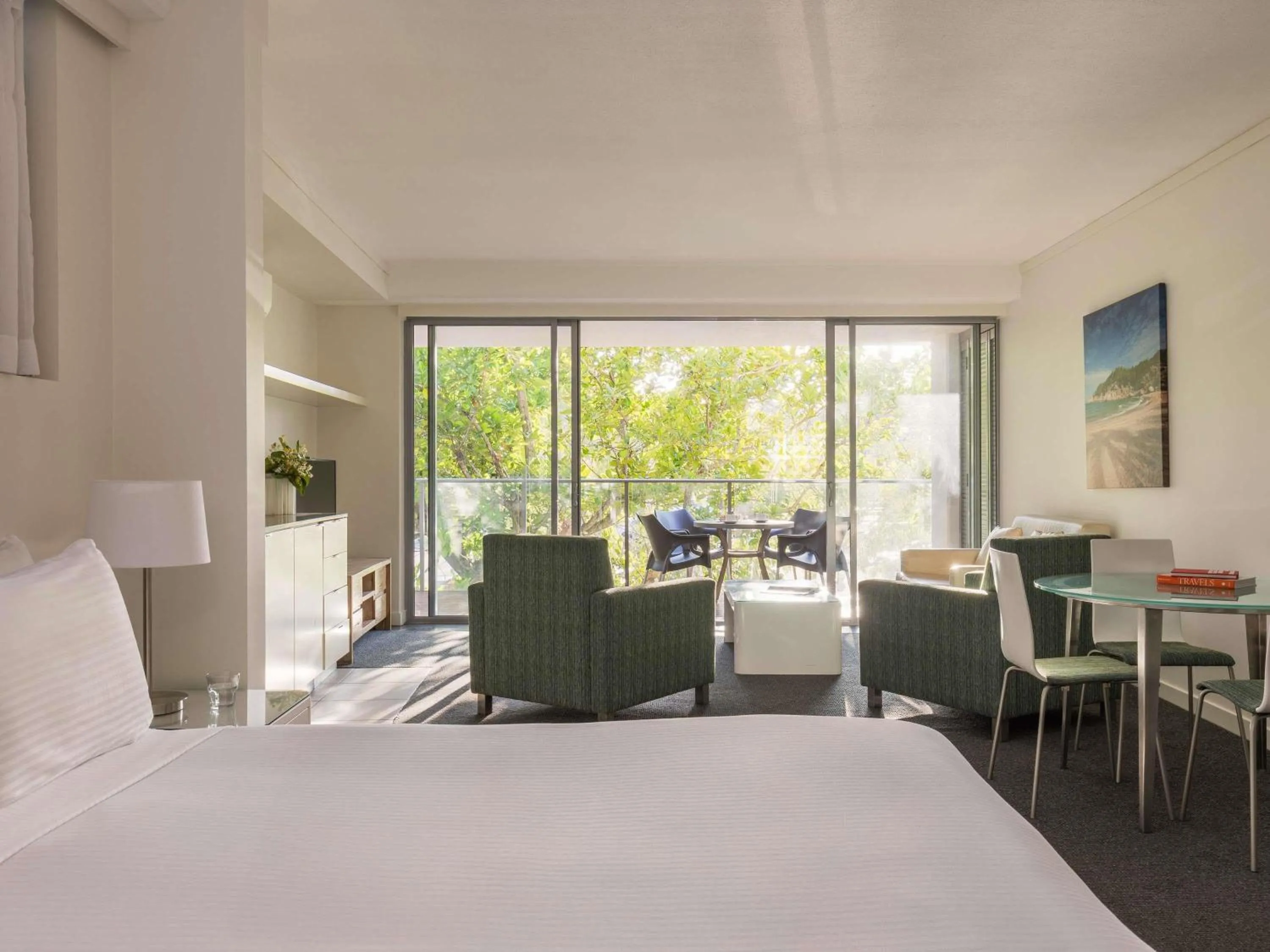 Bedroom, Bed in Peppers Blue on Blue