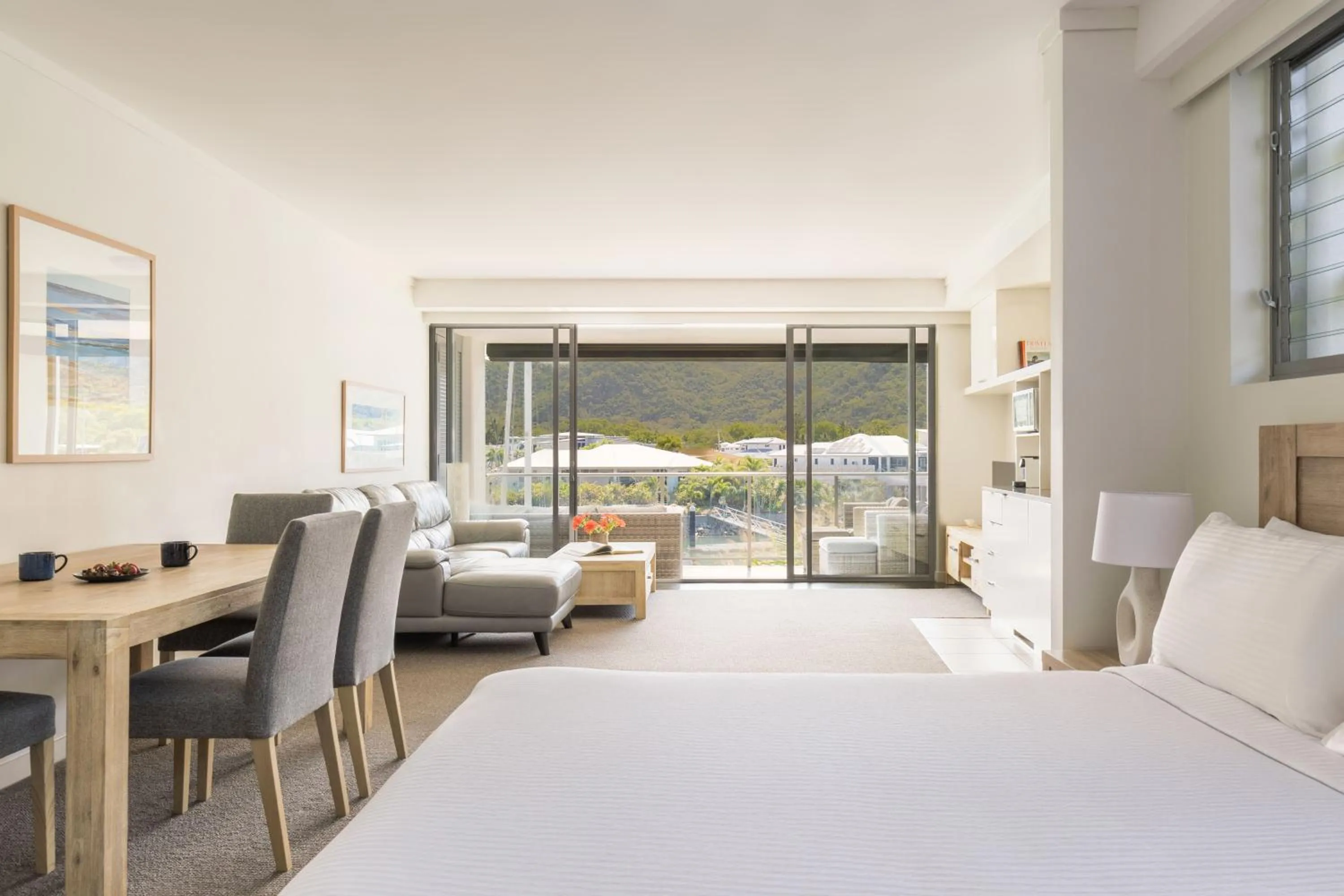 Bedroom, Bed in Peppers Blue on Blue