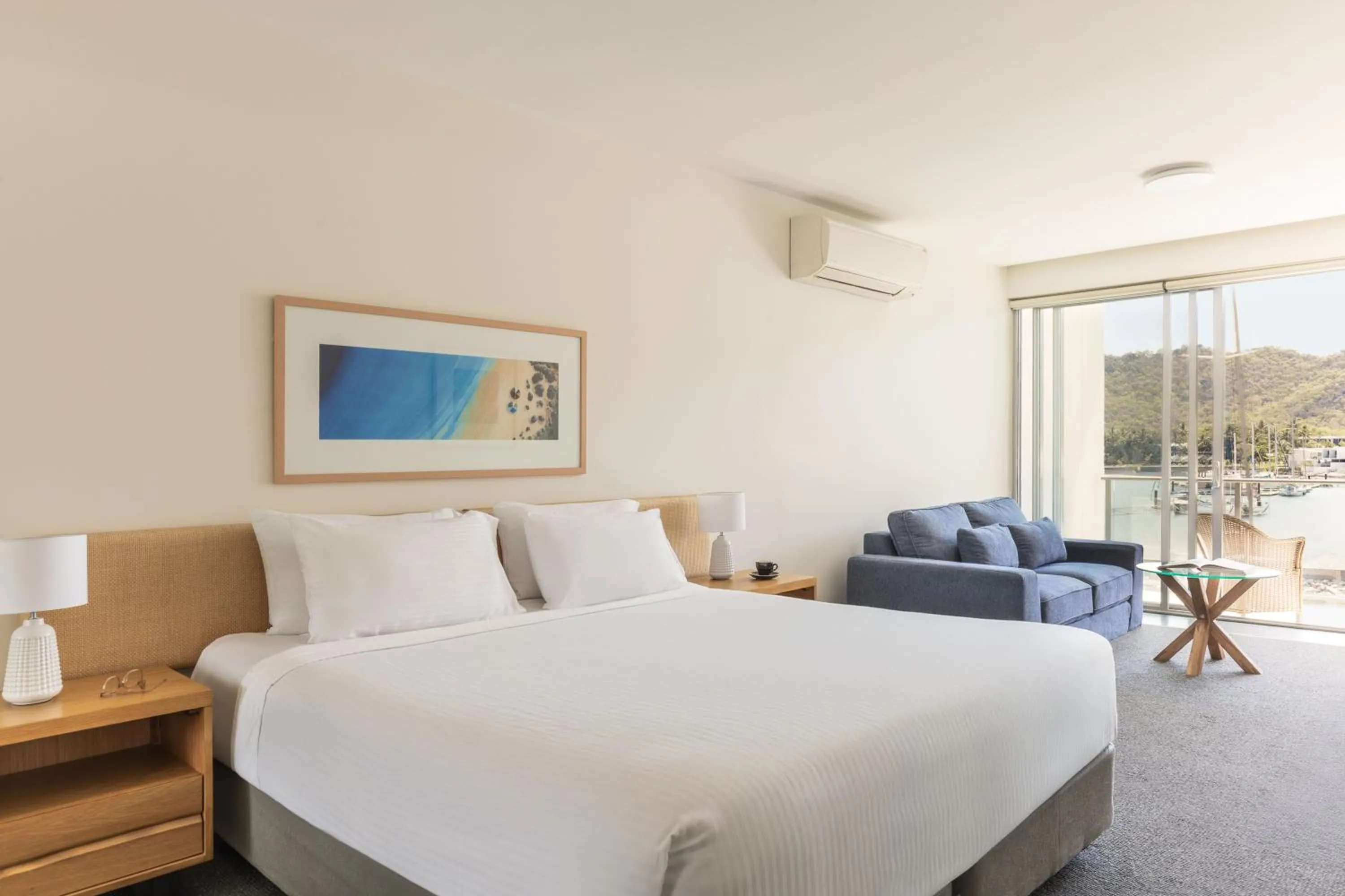 Bedroom, Bed in Peppers Blue on Blue