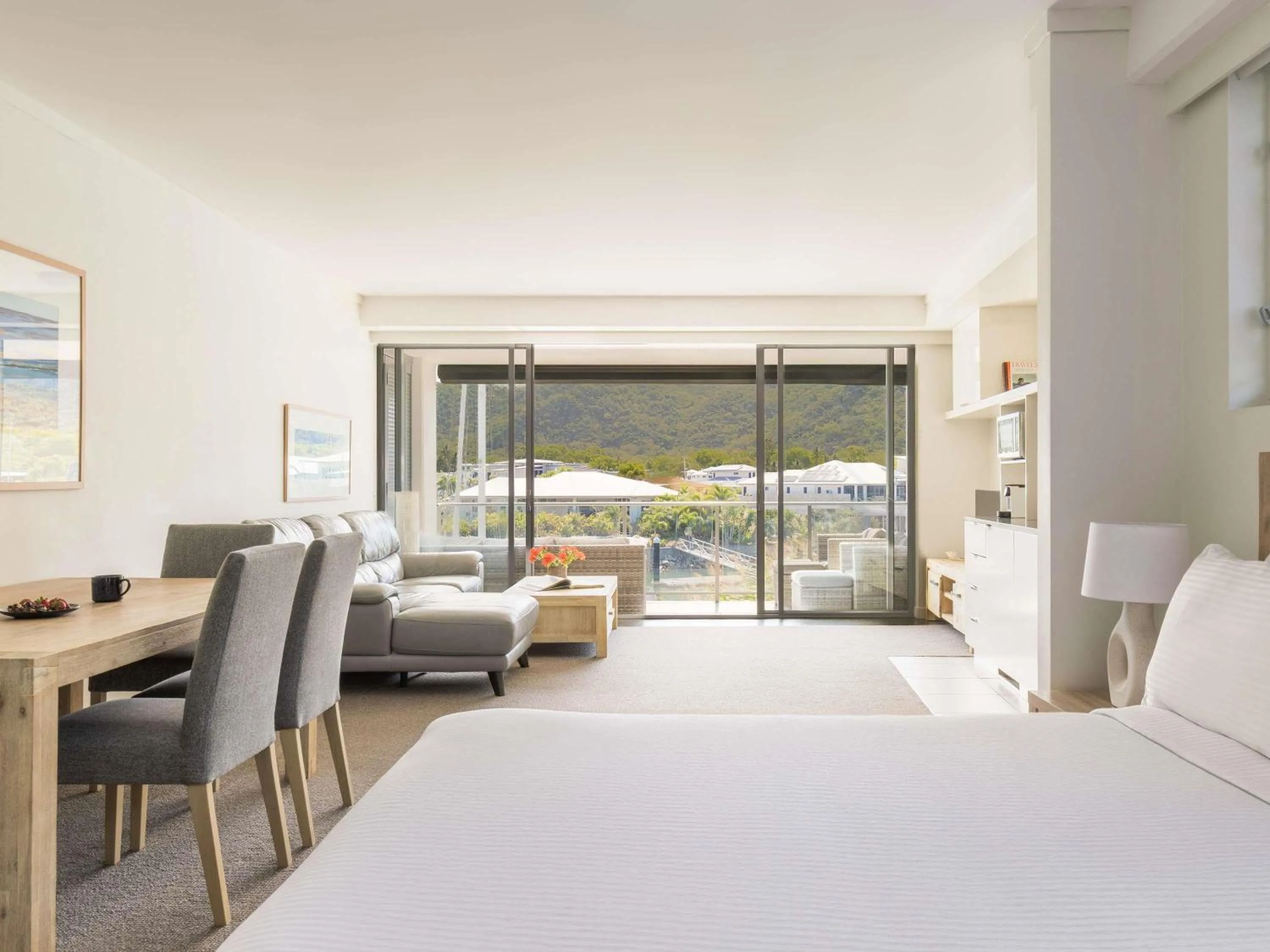 Bedroom, Bed in Peppers Blue on Blue