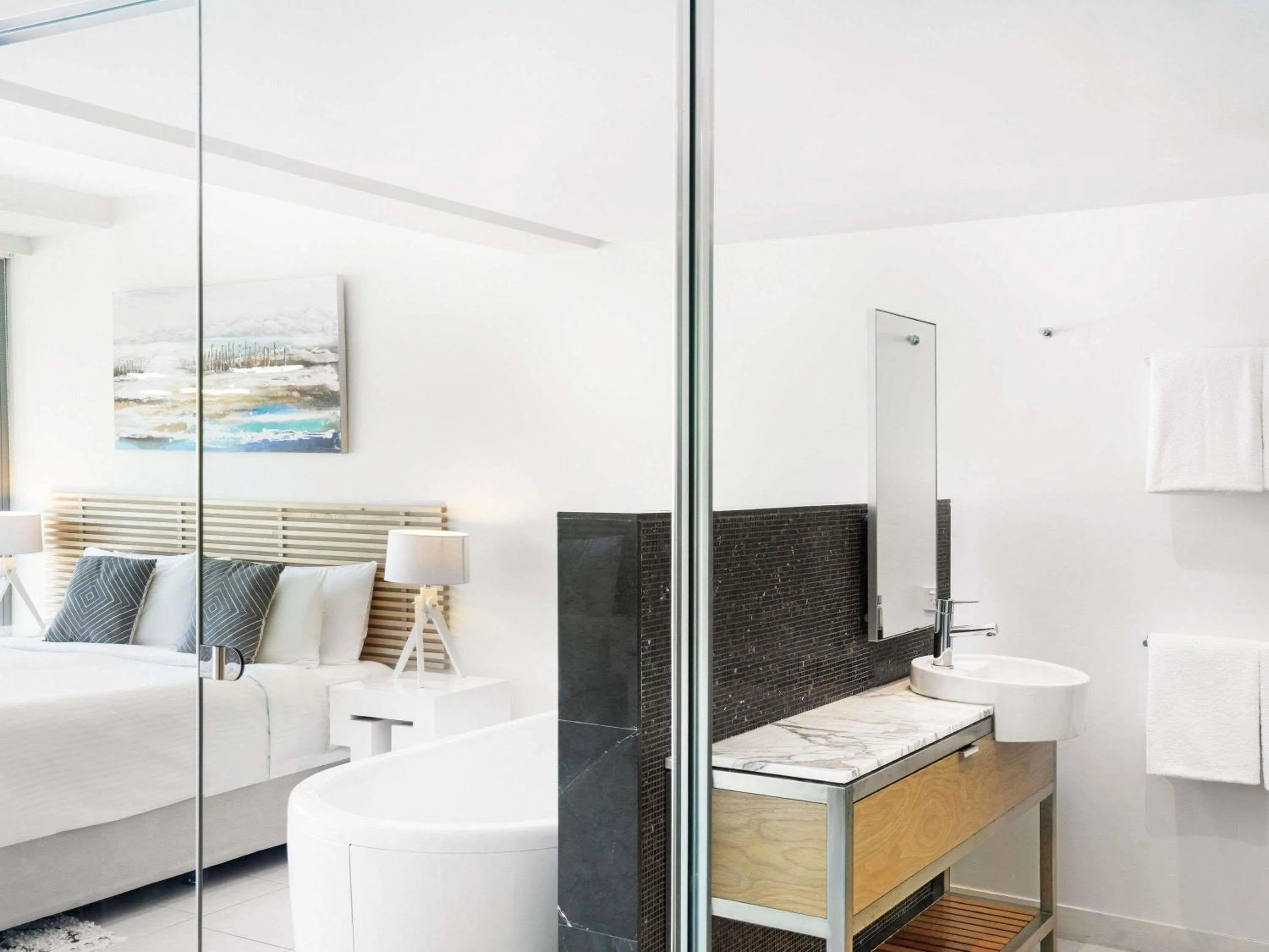 Bedroom, Bed in Peppers Blue on Blue