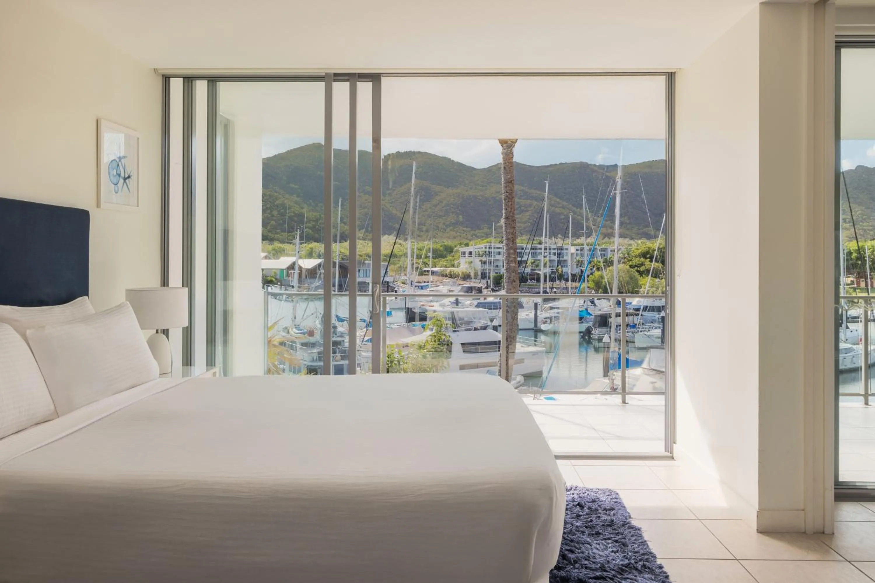 Bedroom, Bed in Peppers Blue on Blue