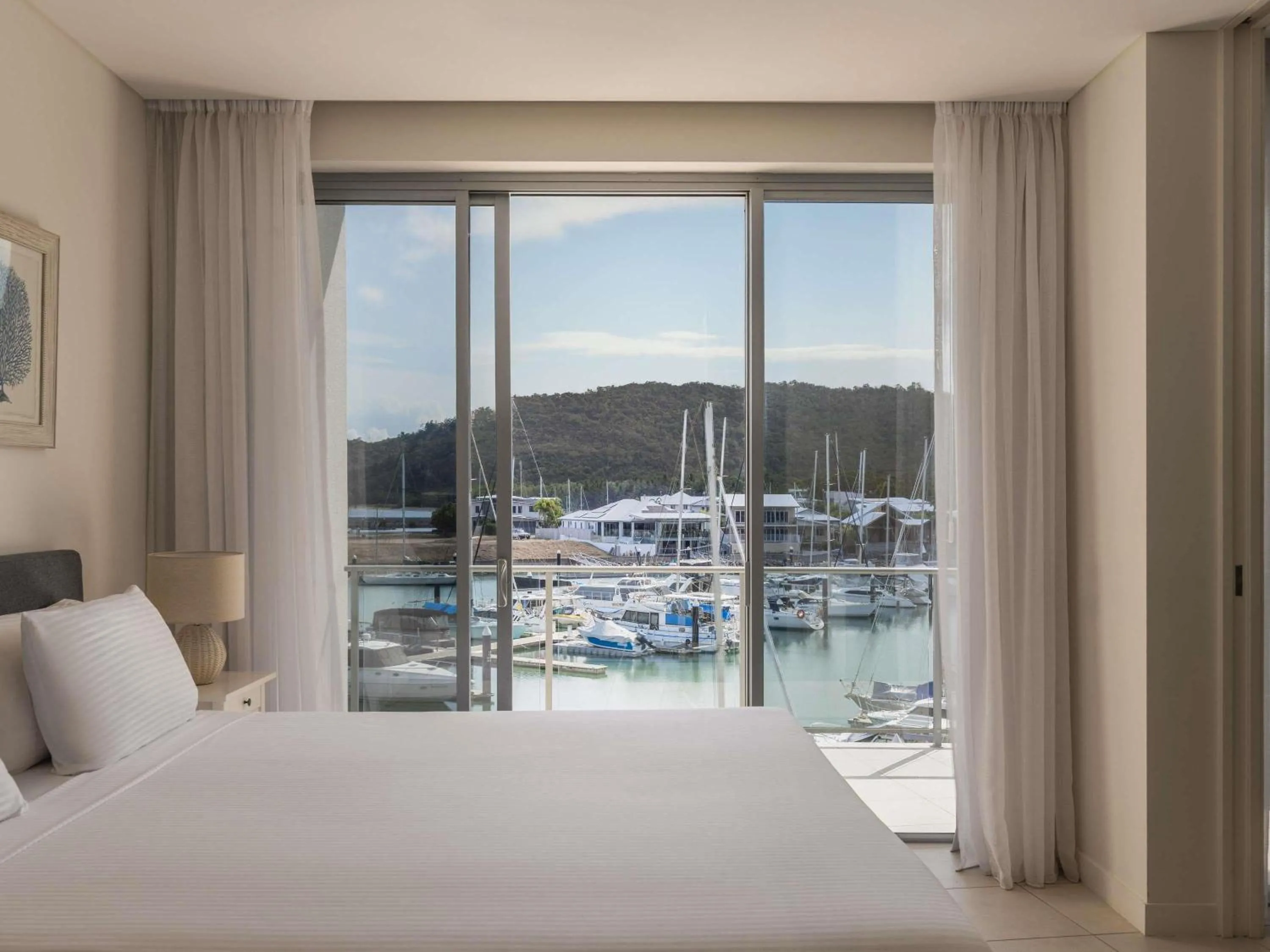 Bedroom, Bed in Peppers Blue on Blue