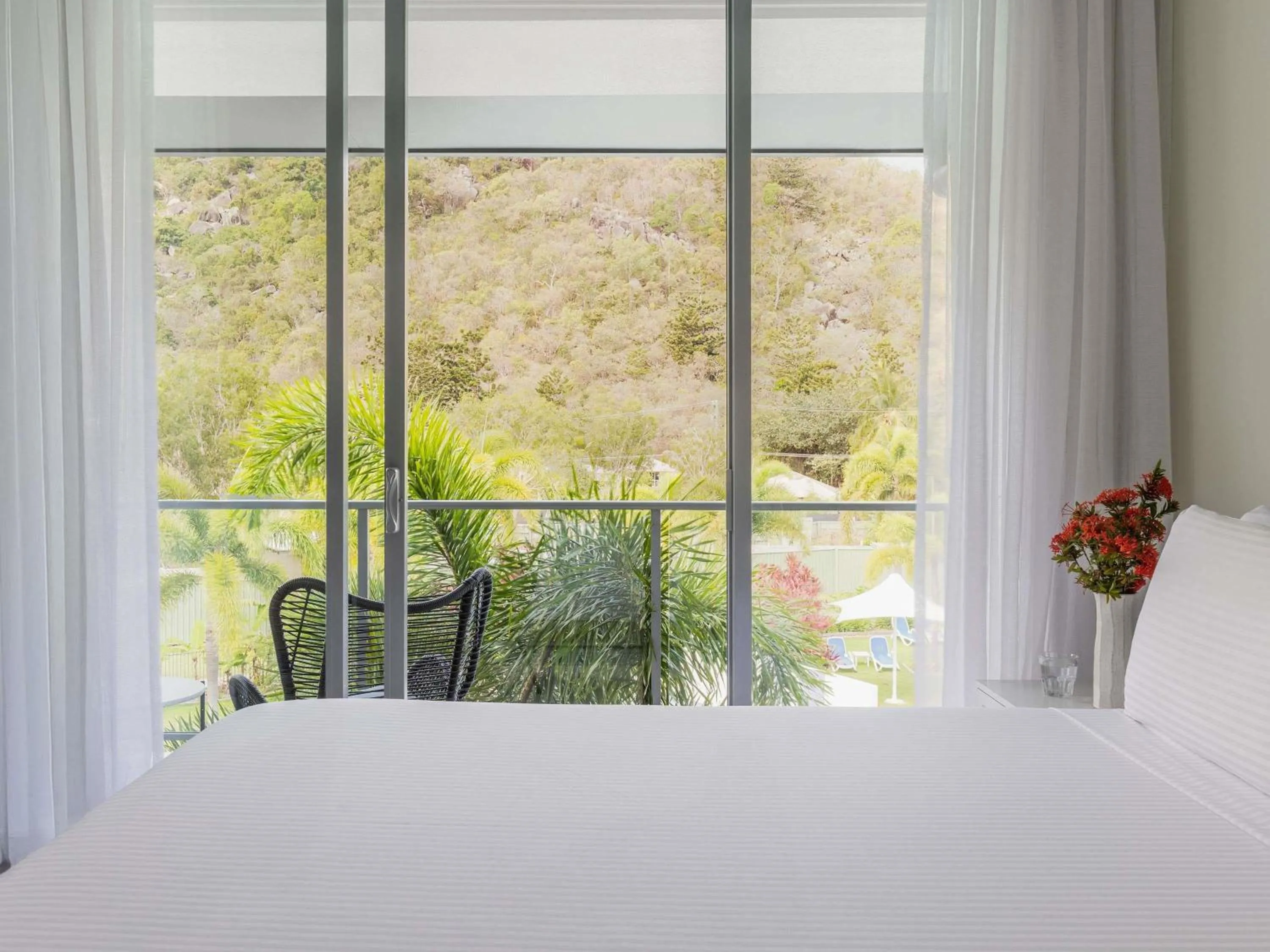 Bedroom, Bed in Peppers Blue on Blue