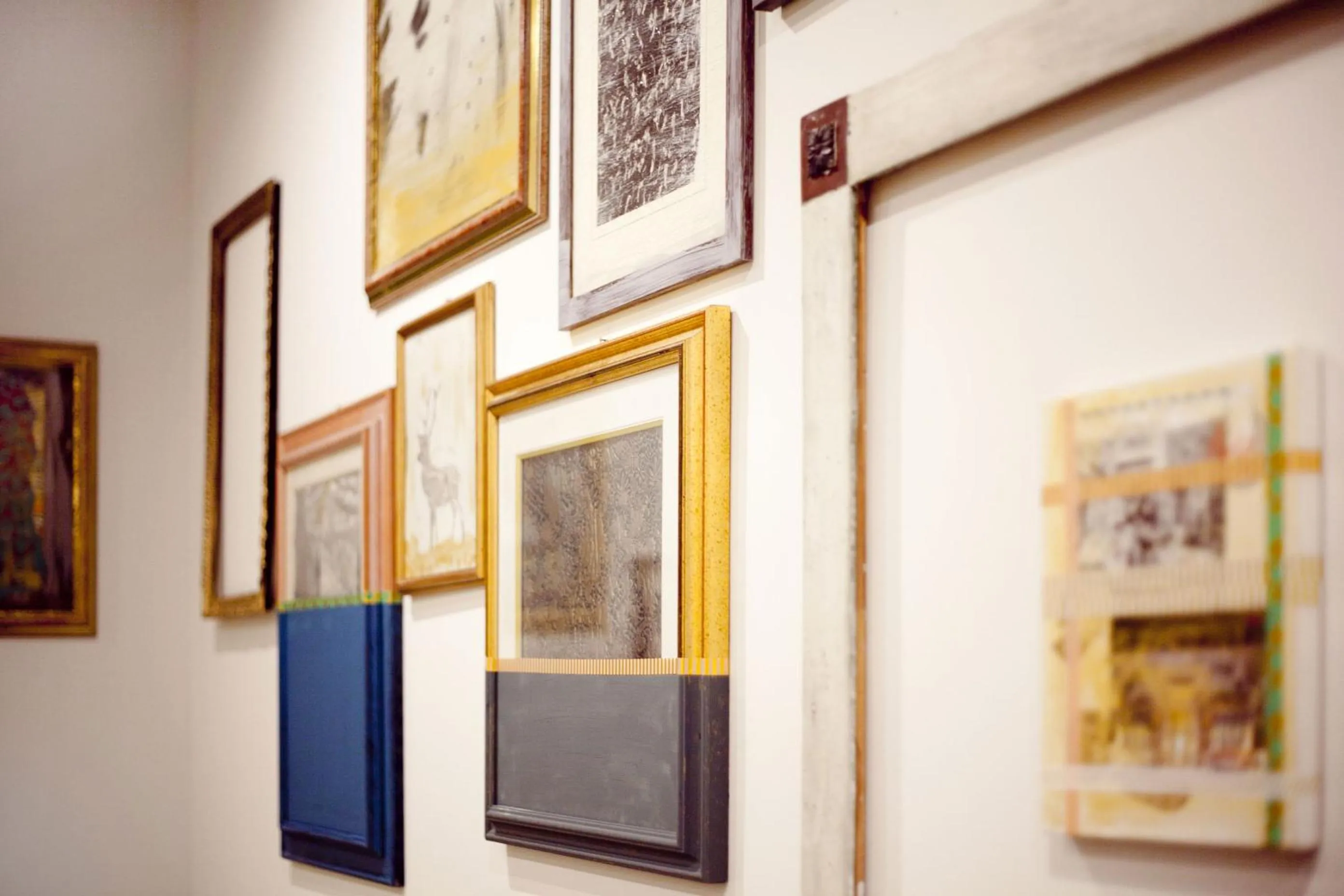 Decorative detail in Pepita Lodge