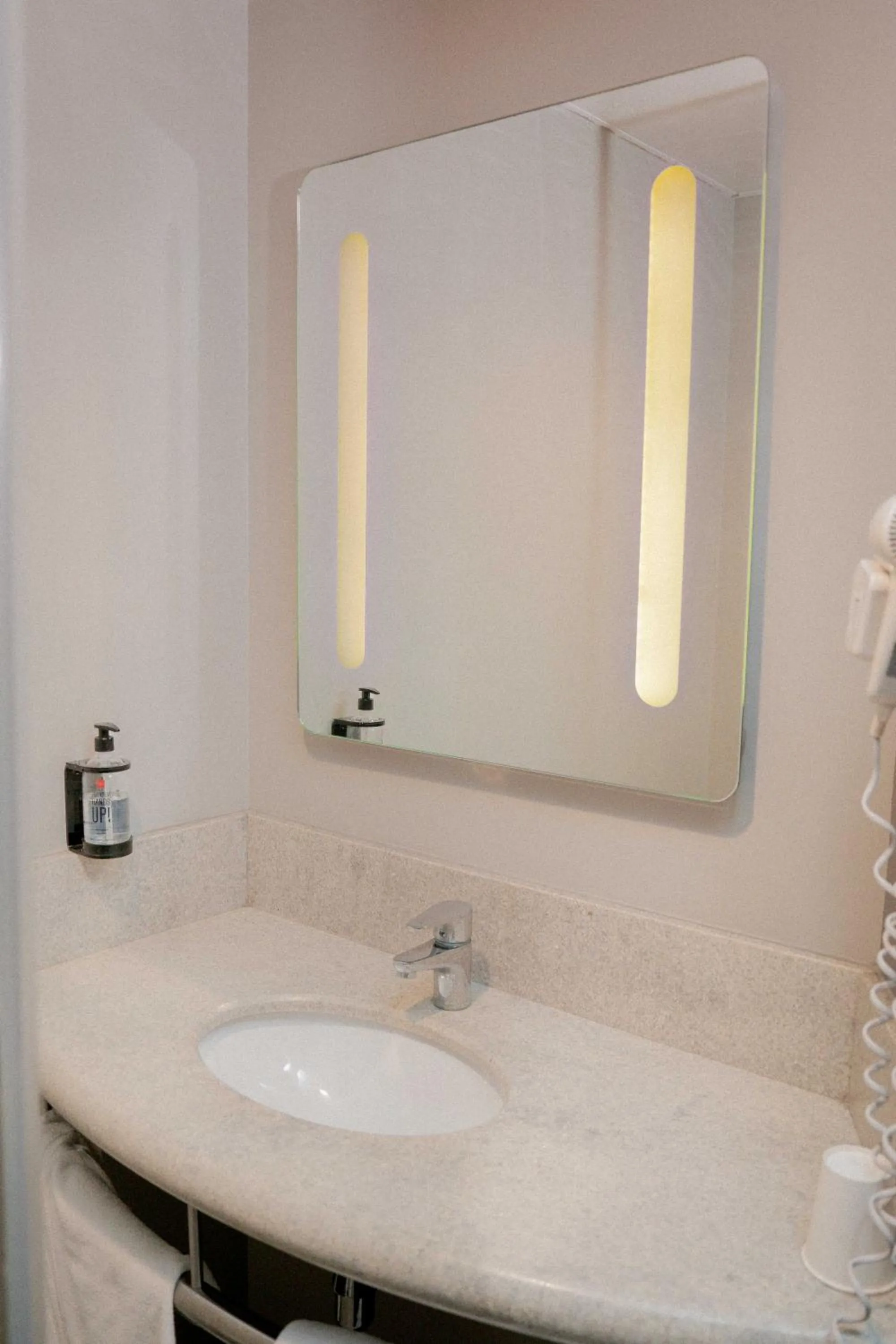 Bathroom in ibis Copiapo