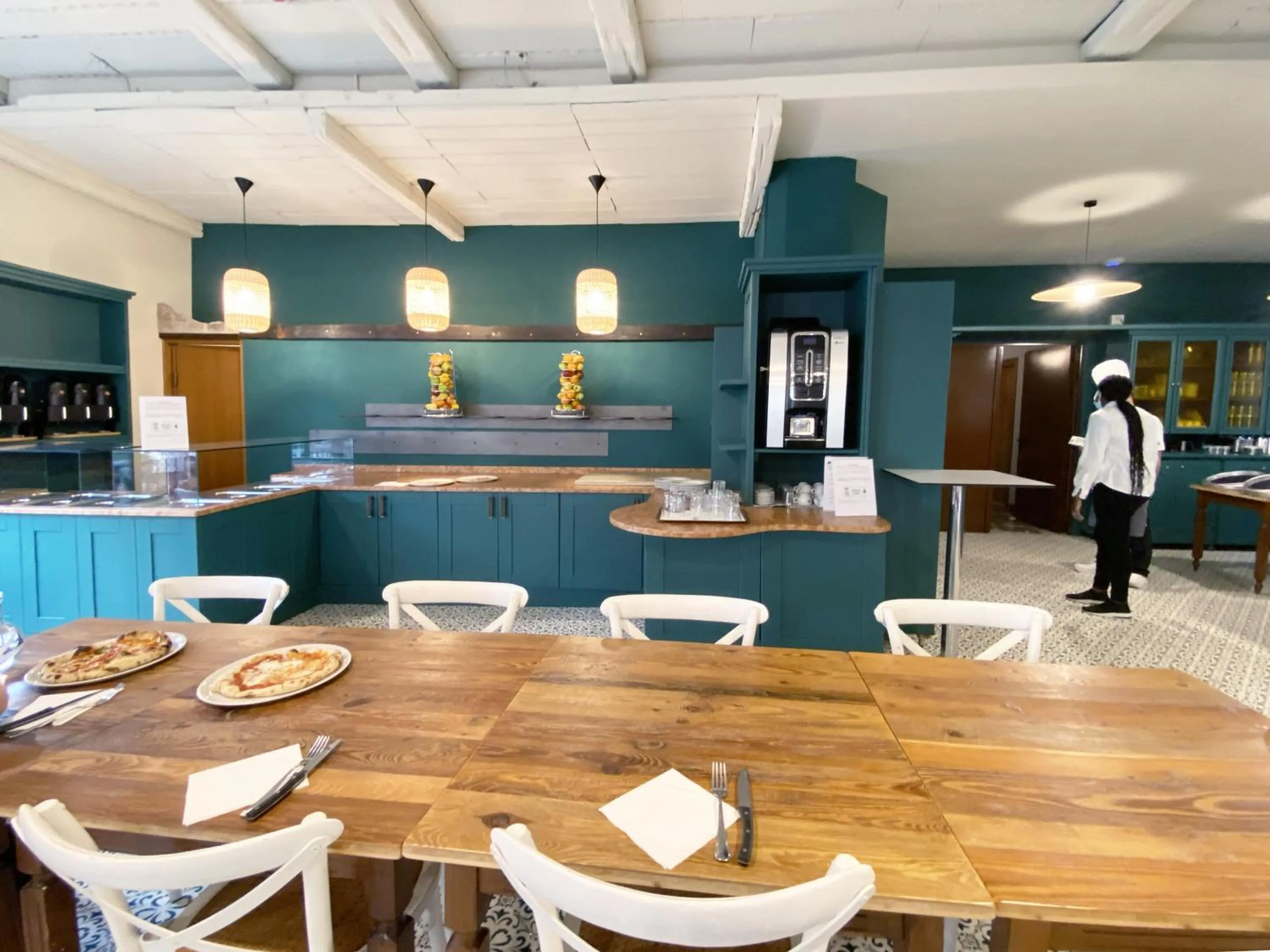 Restaurant/places to eat in Hotel Astoria