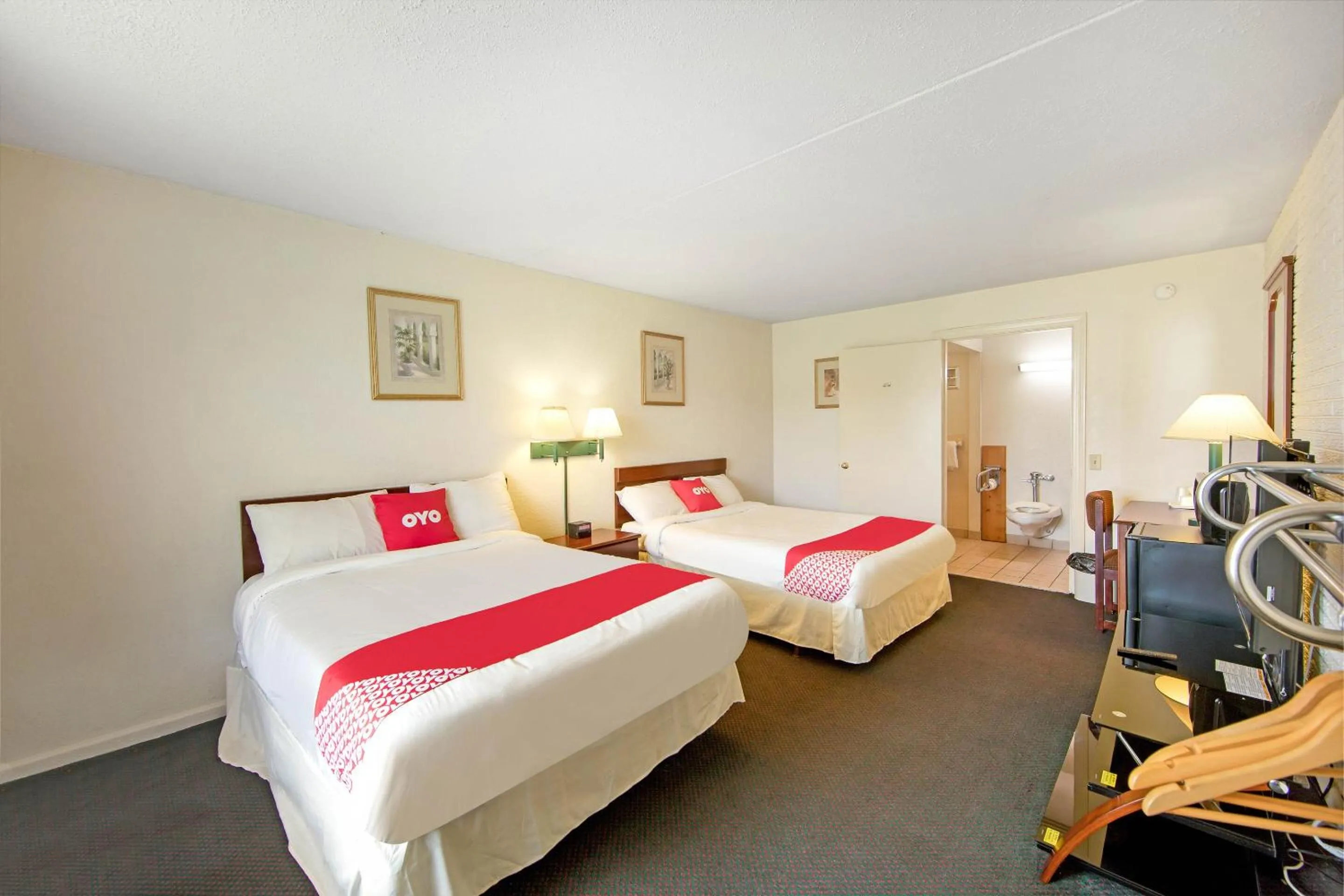 Bedroom, Bed in OYO Hotel Doswell Kings Dominion