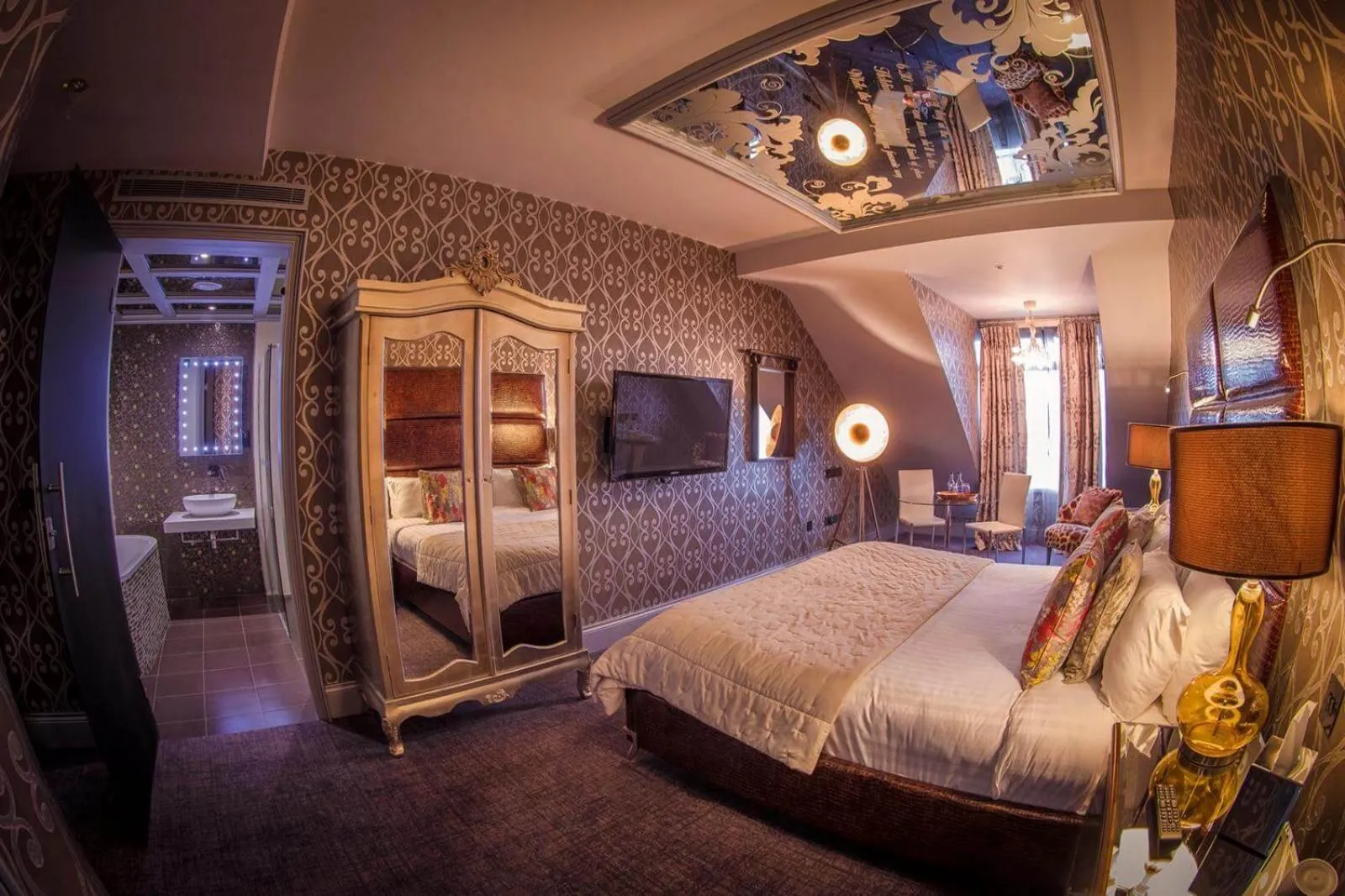 Bedroom in Me & Mrs Jones