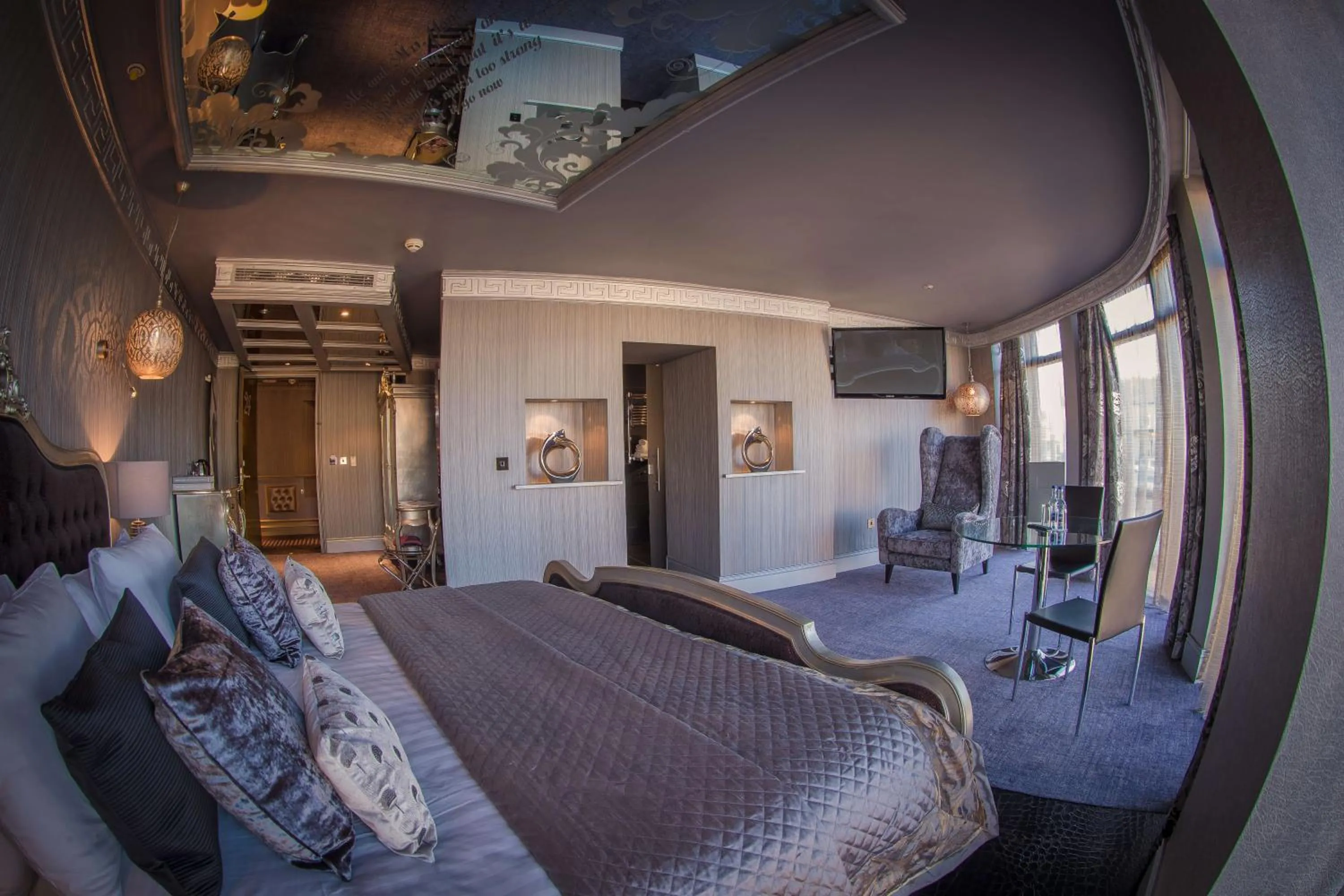 Bedroom in Me & Mrs Jones