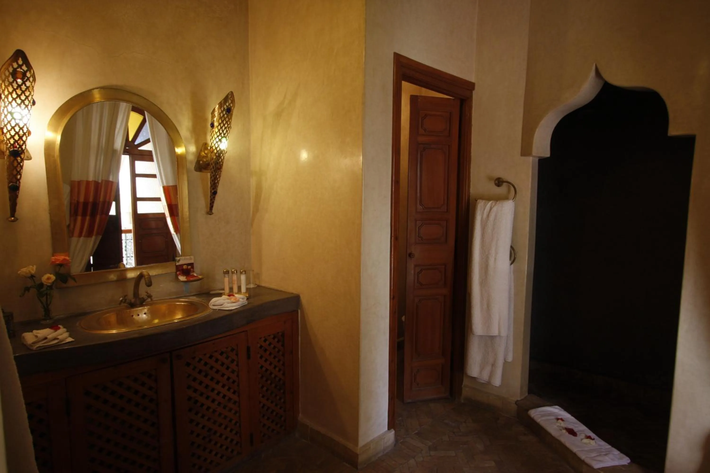 Bathroom in Riad Léna & Spa
