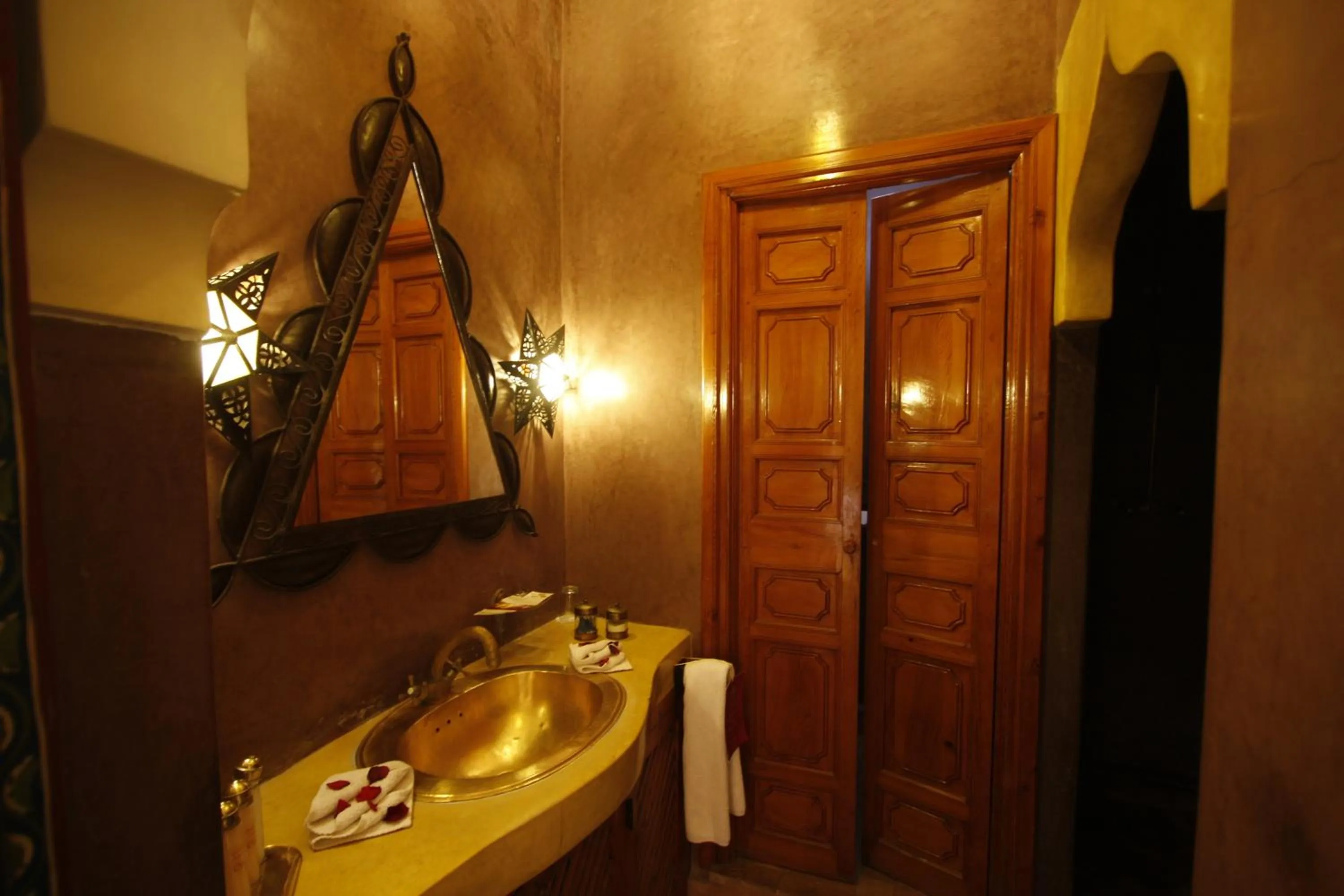 Bathroom in Riad Léna & Spa