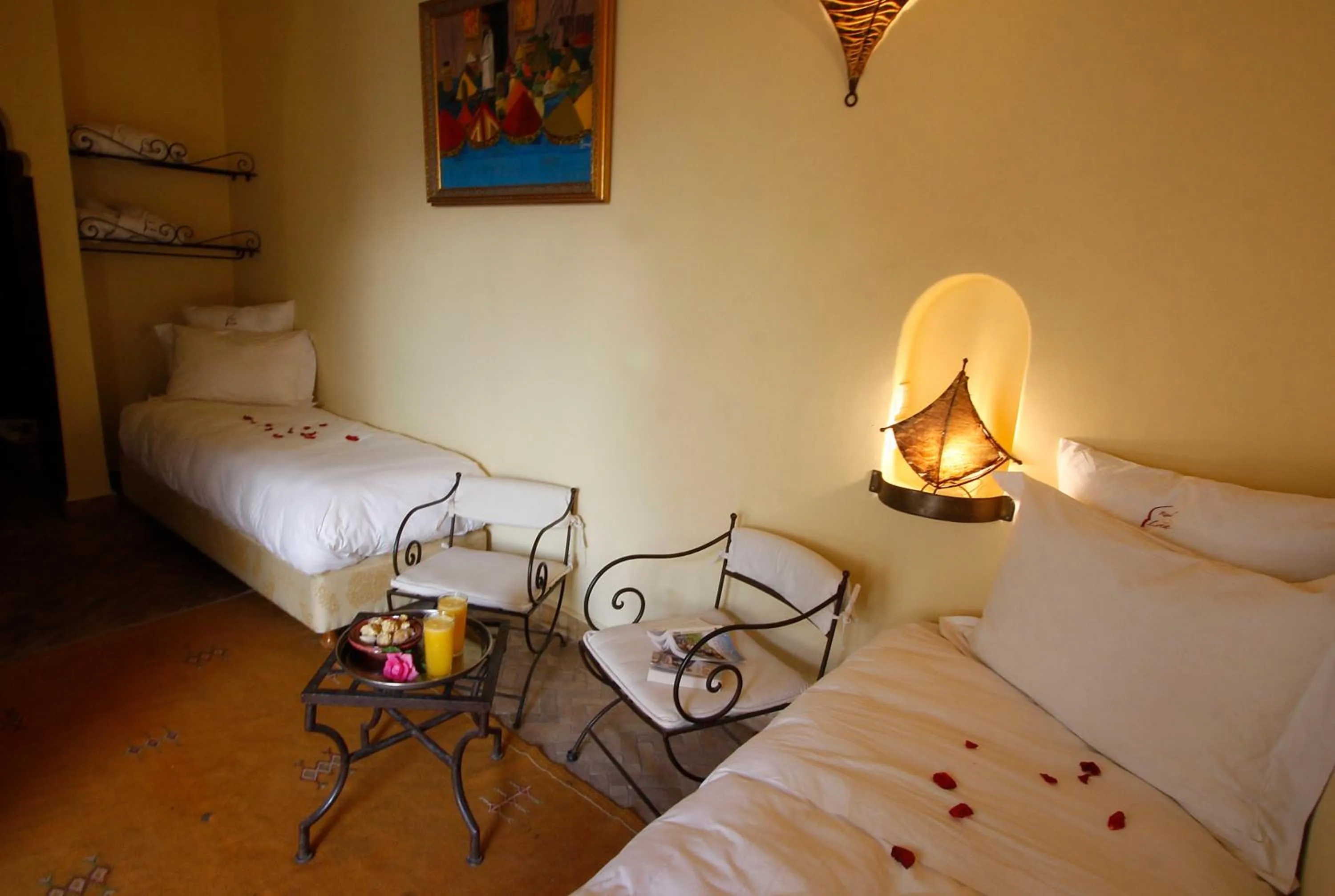 Photo of the whole room, Bed in Riad Léna & Spa