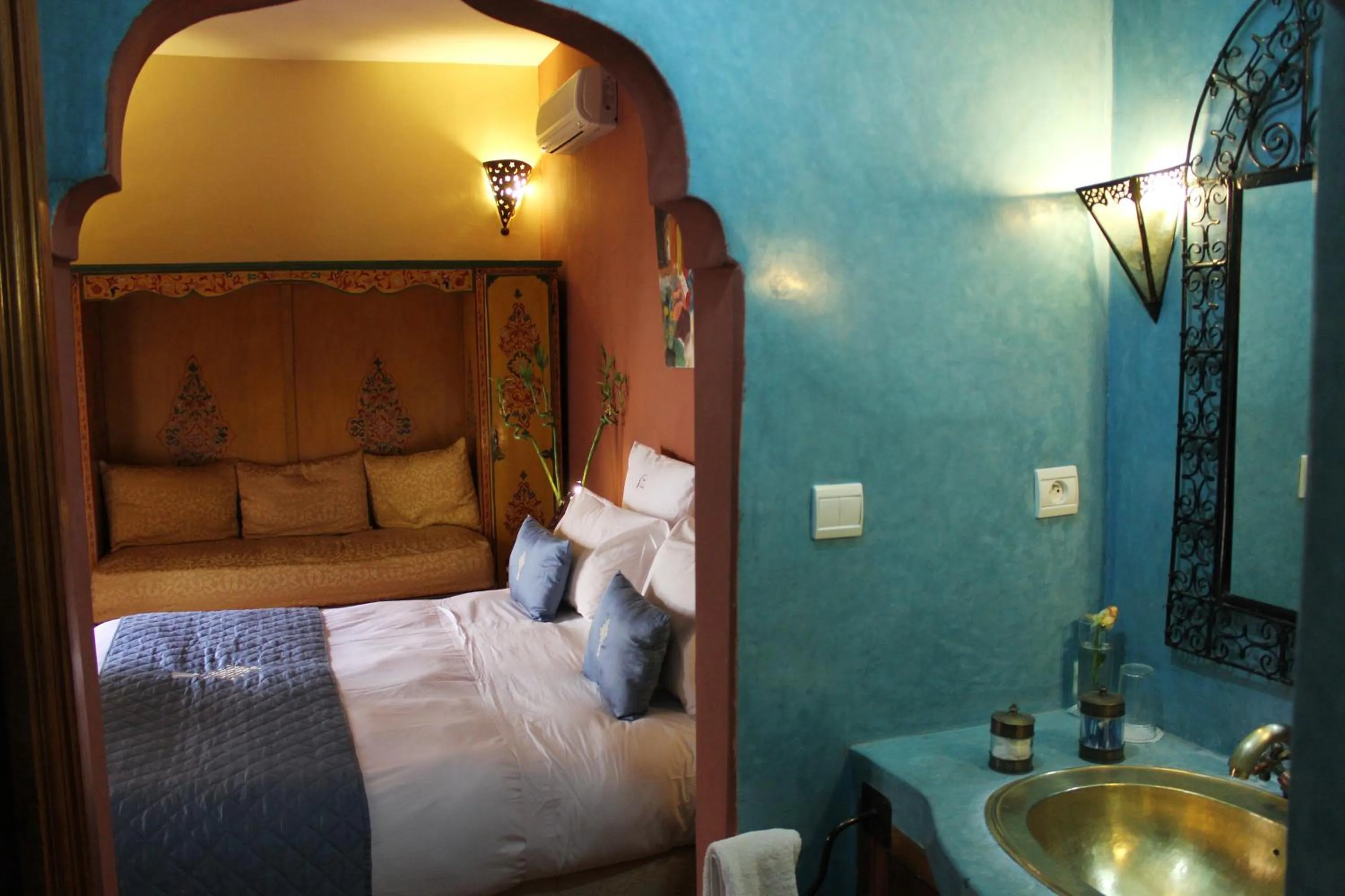 Bed in Riad Léna & Spa