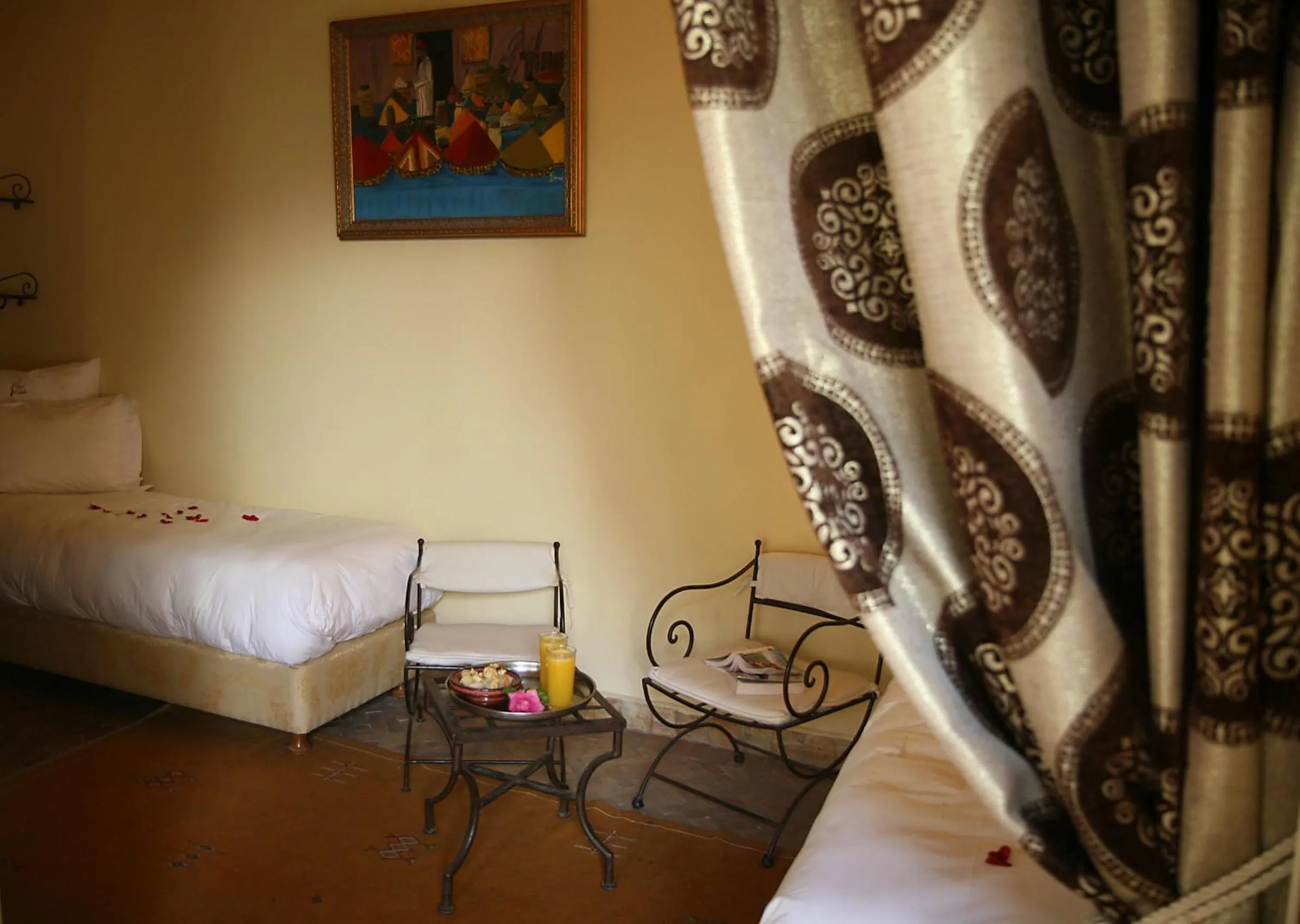 Photo of the whole room, Bed in Riad Léna & Spa