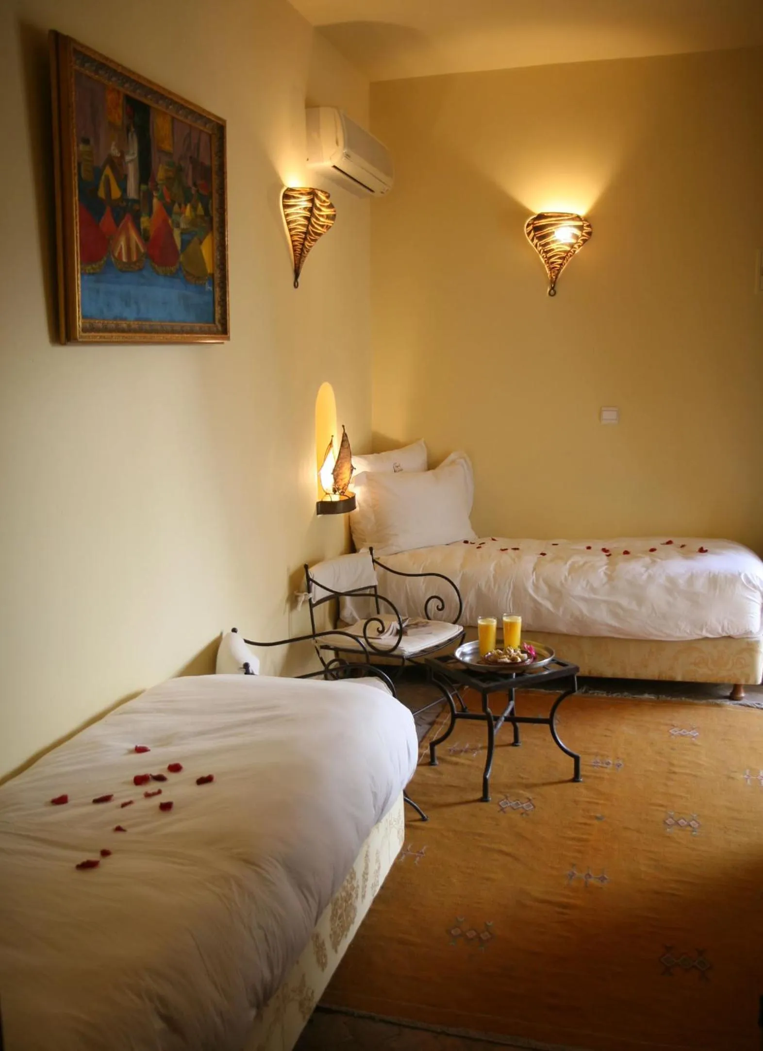 Photo of the whole room, Bed in Riad Léna & Spa