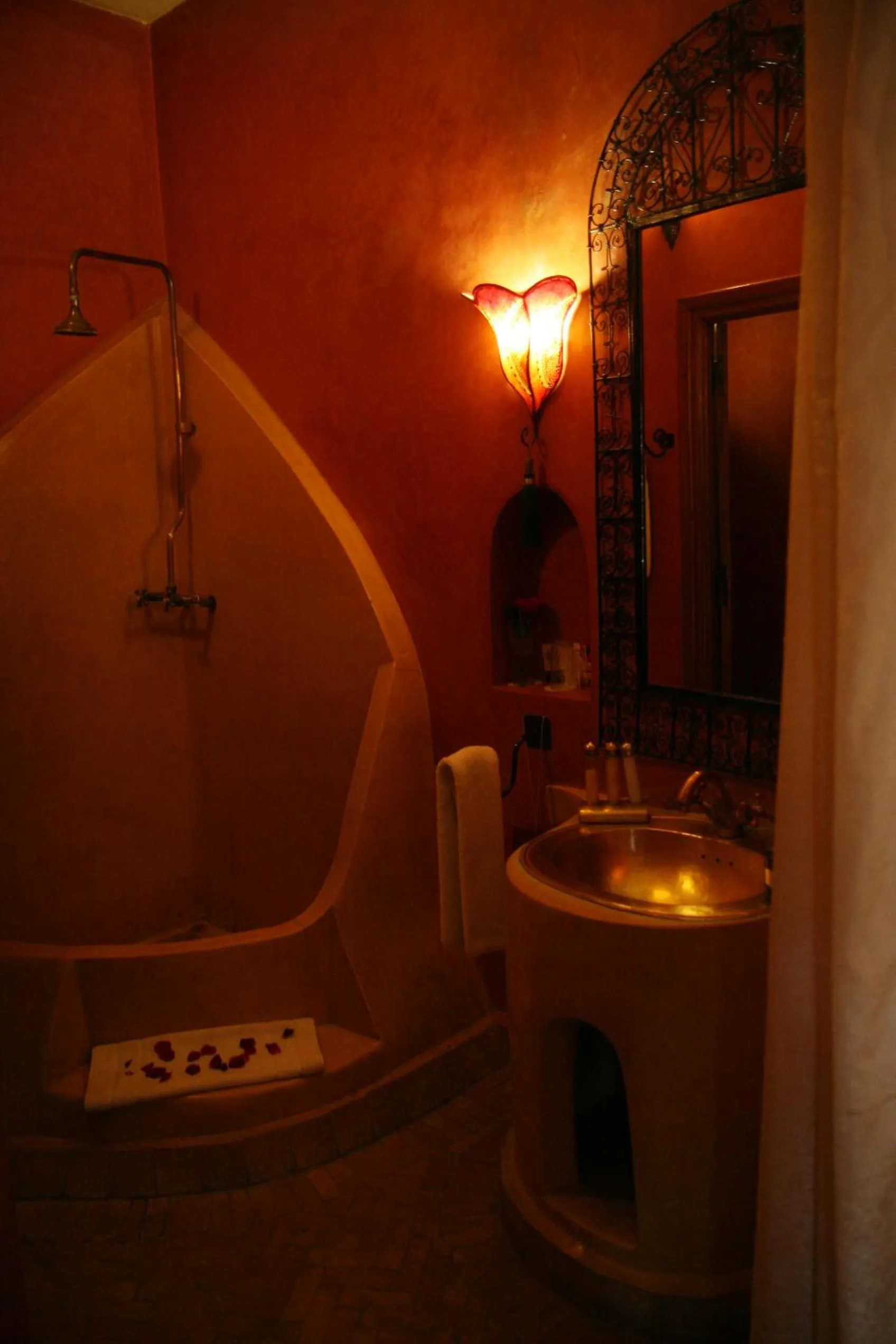 Bathroom in Riad Léna & Spa
