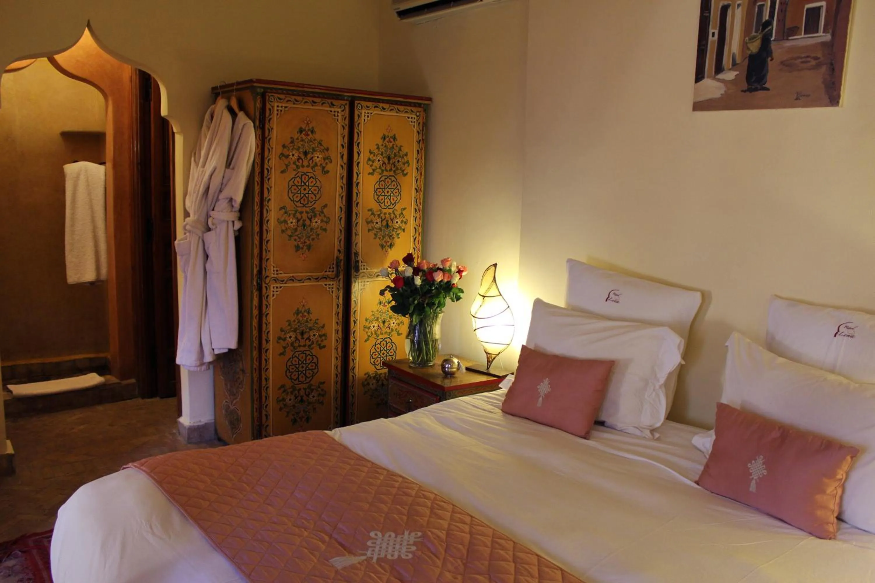 Bed in Riad Léna & Spa