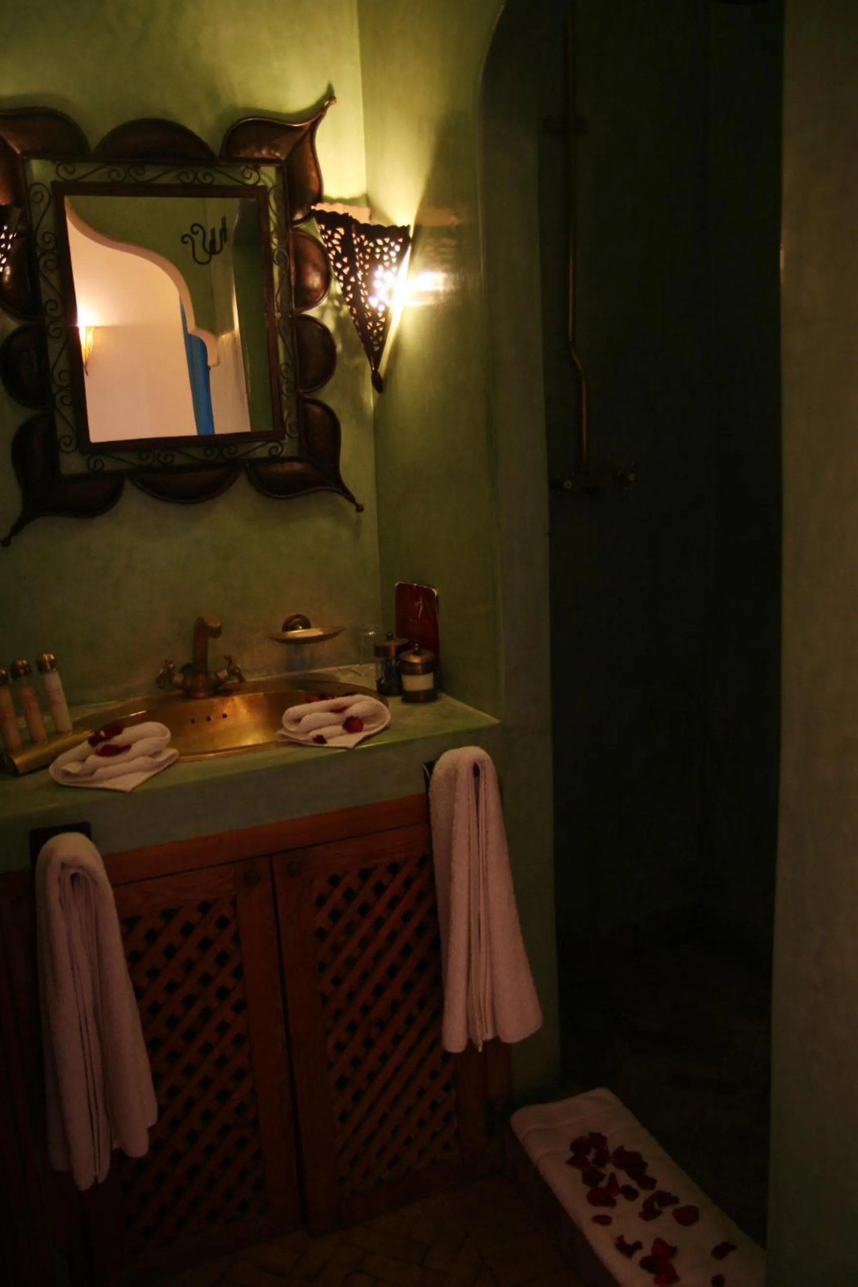 Bathroom in Riad Léna & Spa