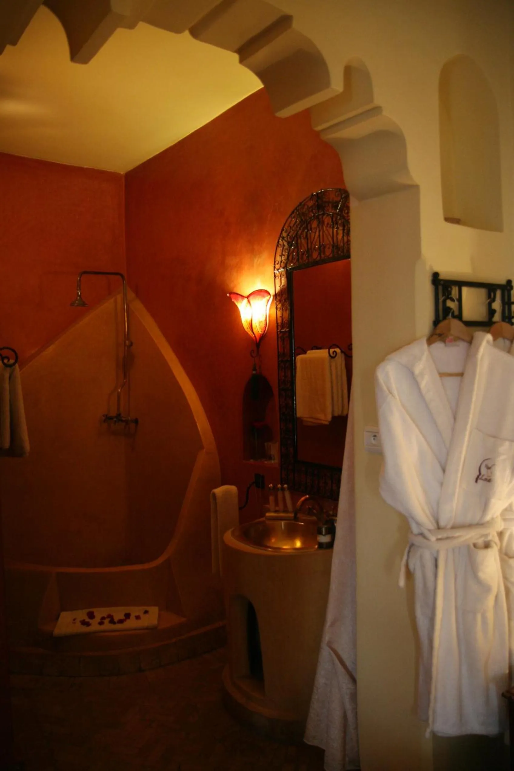 Bathroom in Riad Léna & Spa