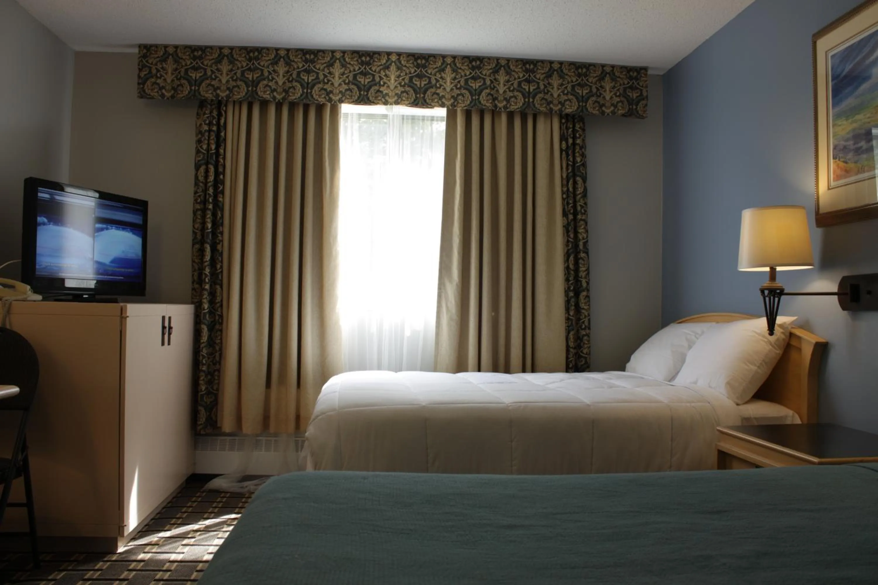 Bed in Hillcrest Motel